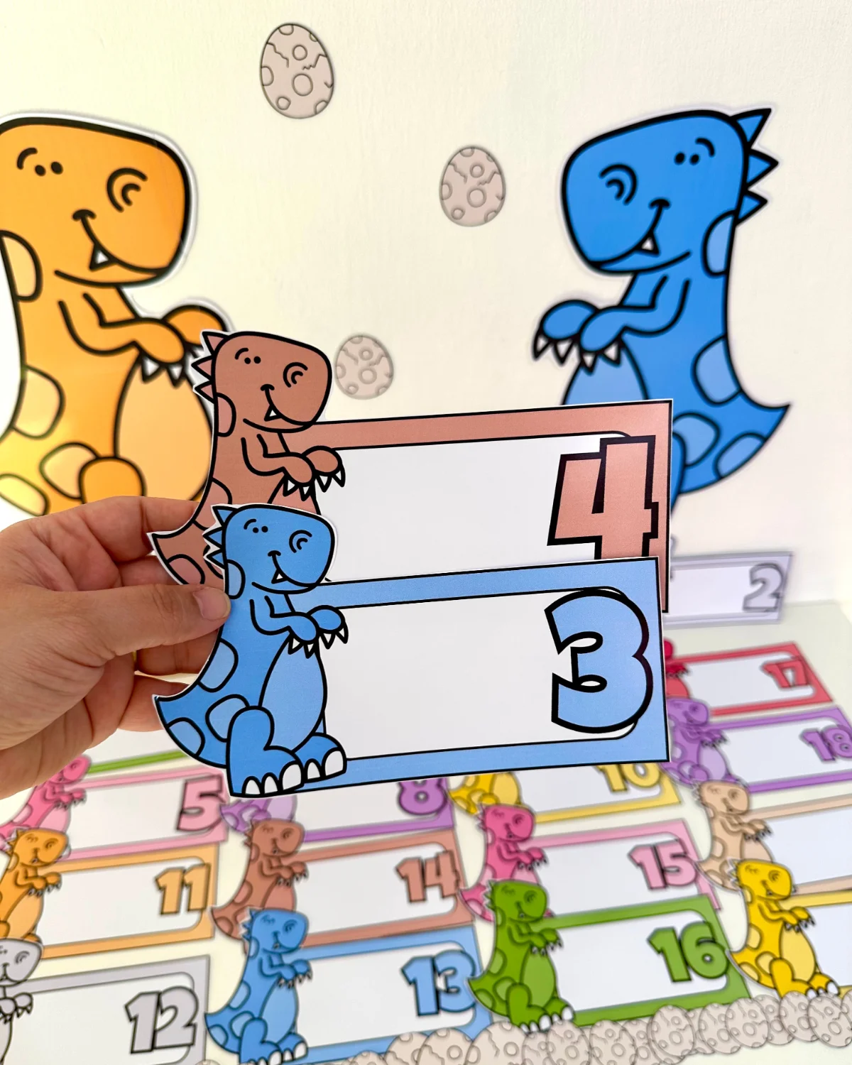 Dinossauros da Contagem — amostra 3: Recurso pedagógico em PDF com 20 fichas numeradas e painel temático de dinossauros… Dinossauros da Contagem — amostra 3: Recurso pedagógico em PDF com 20 fichas numeradas e painel temático de dinossauros…
