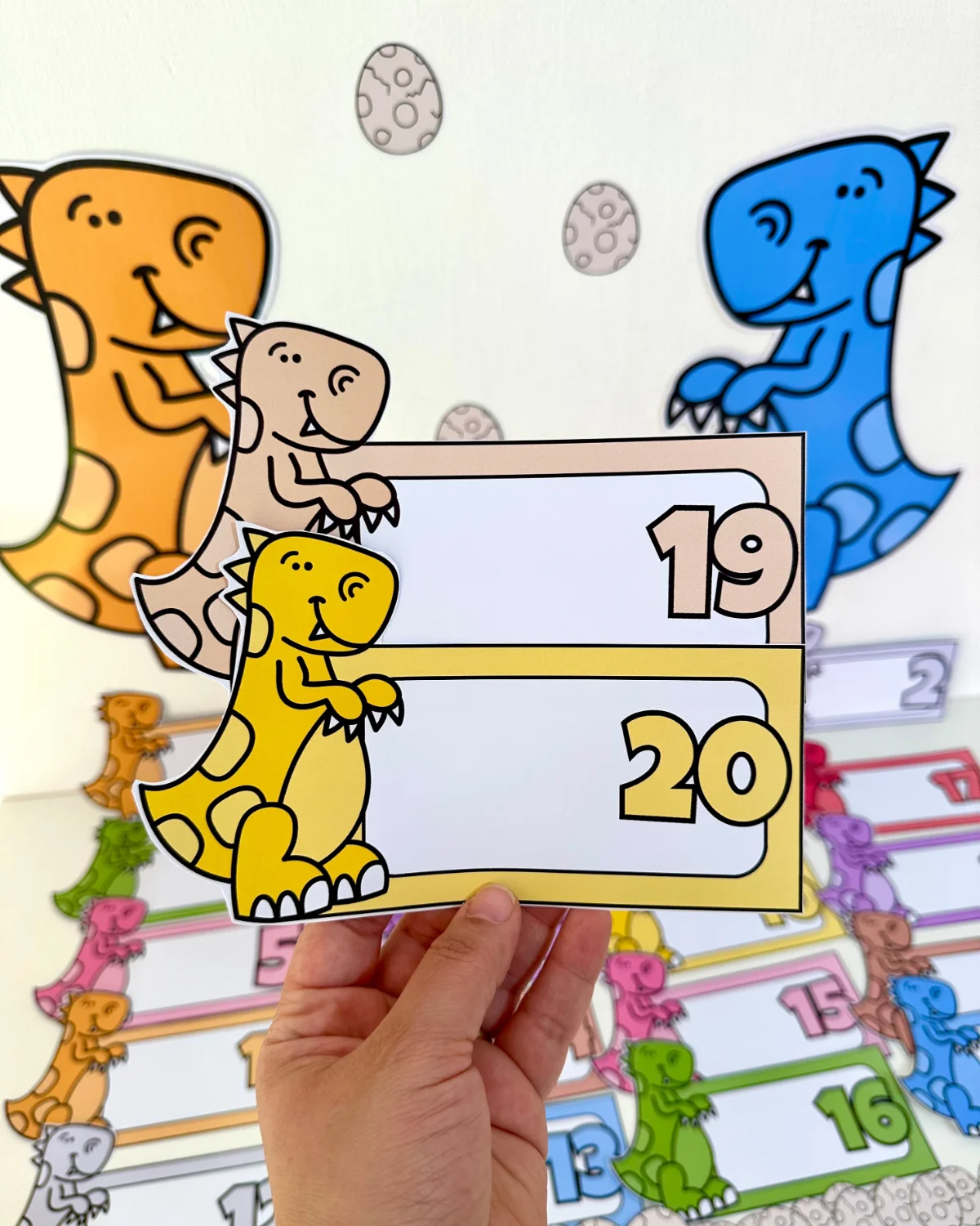 Dinossauros da Contagem — Matemática para Educação Infantil: Recurso pedagógico em PDF com 20 fichas numeradas e painel…