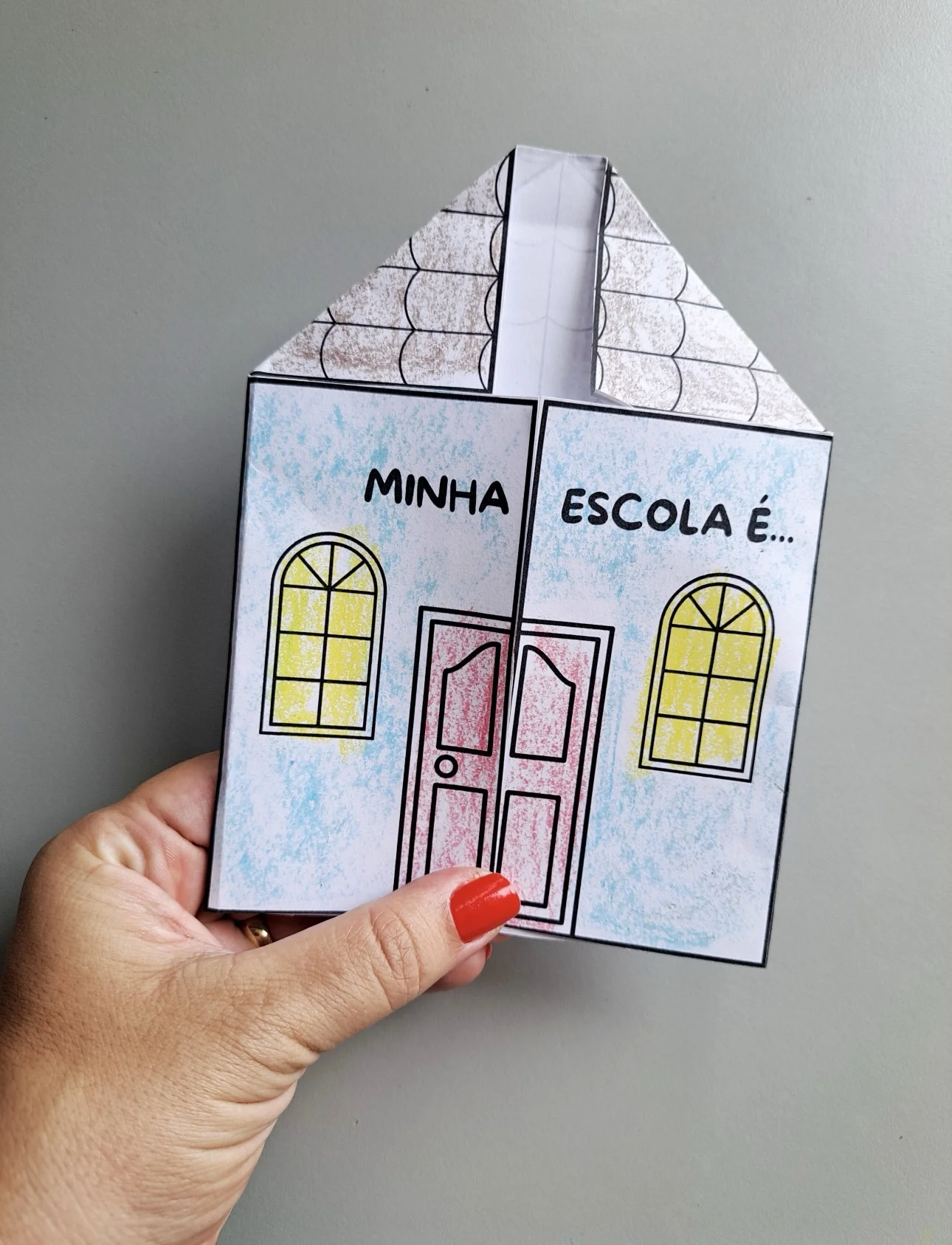 Dobradura da escola — amostra 3: 🏫 Atividade Interativa: “Minha Escola é…” Proporcione um momento de carinho e descoberta…