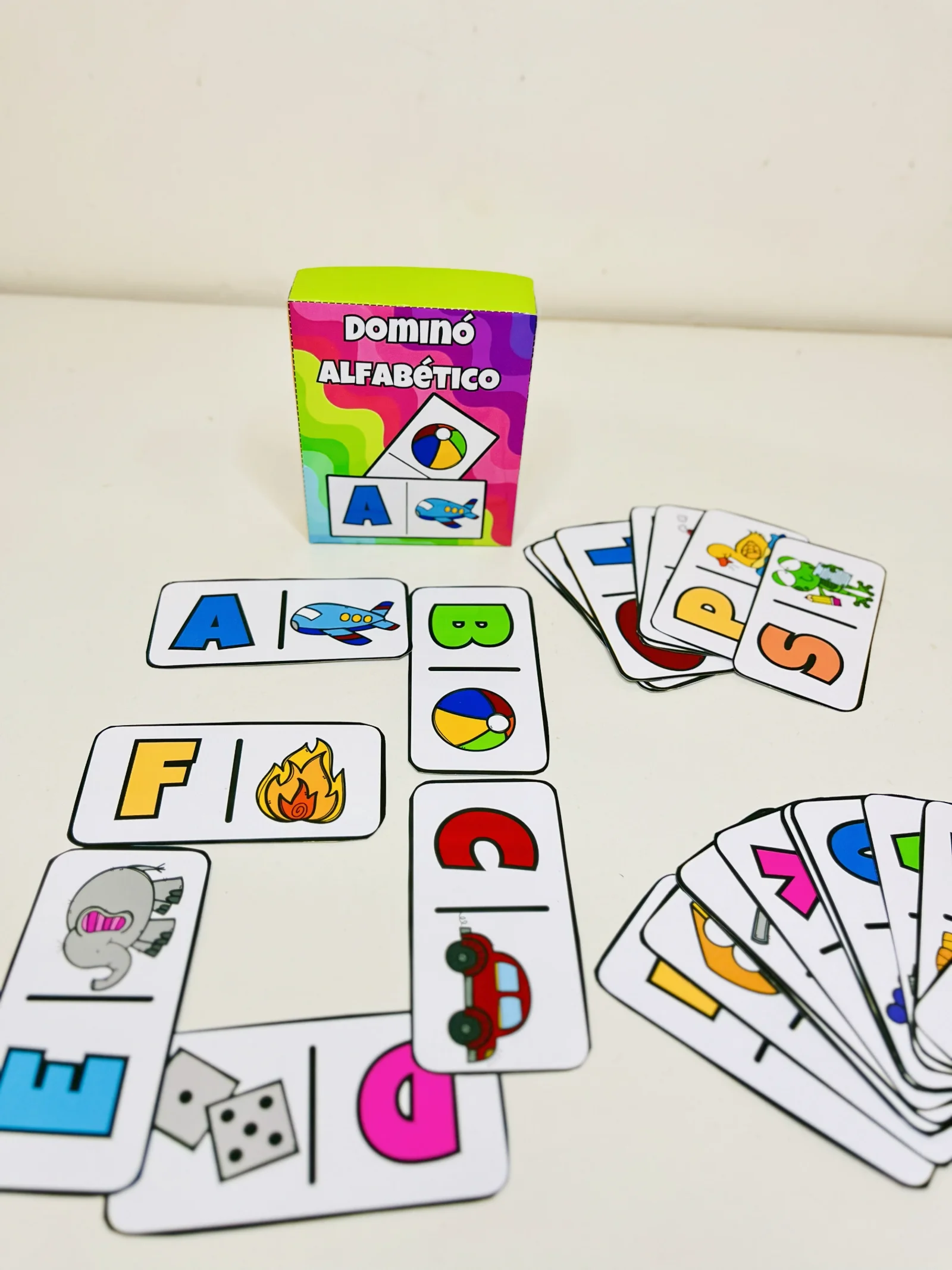 Dominó Alfabético – Aprendizado Divertido e Eficiente Em PDF! — amostra 4: Por meio da dinâmica do dominó, a criança…