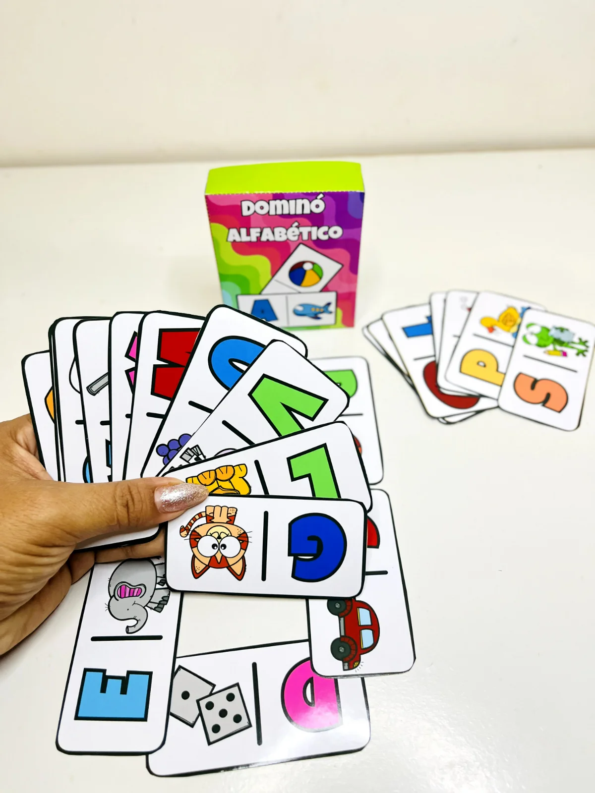 Dominó Alfabético: Jogo de Letras e Sons em PDF — amostra 4: Dominó com letras e figuras para associar som inicial e…