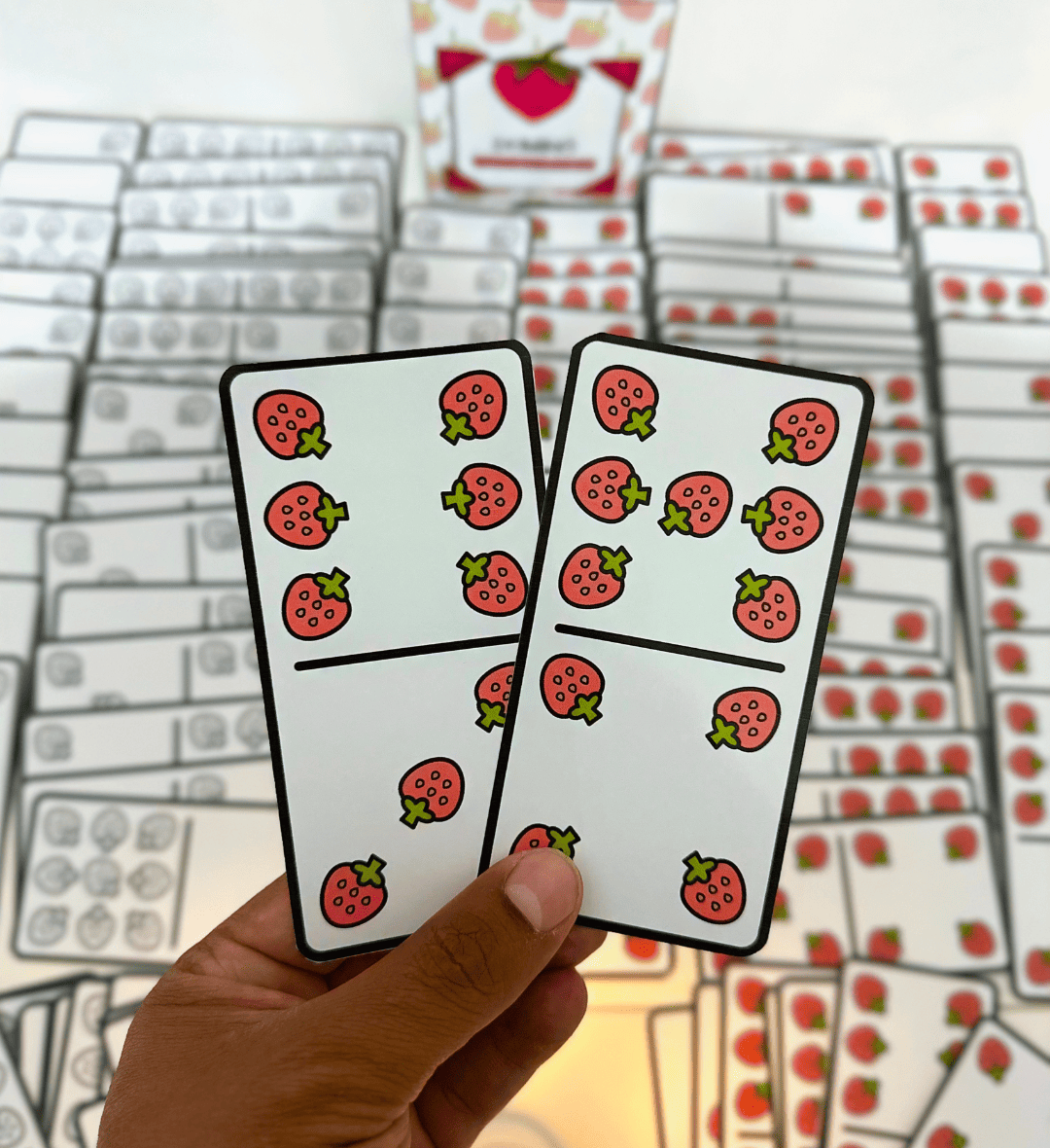 Dominó das Quantidades de Morango: Jogo para Imprimir — amostra 3: Como usar em sala de aula