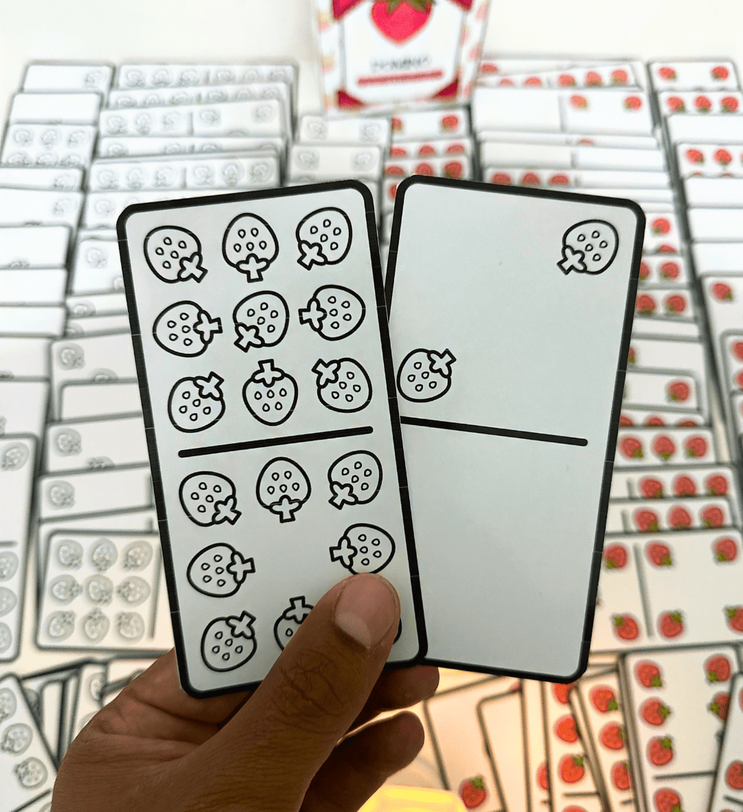 Dominó das Quantidades de Morango: Jogo para Imprimir — amostra 6: Trabalhe quantidades de 0 a 6 com um dominó de morangos…