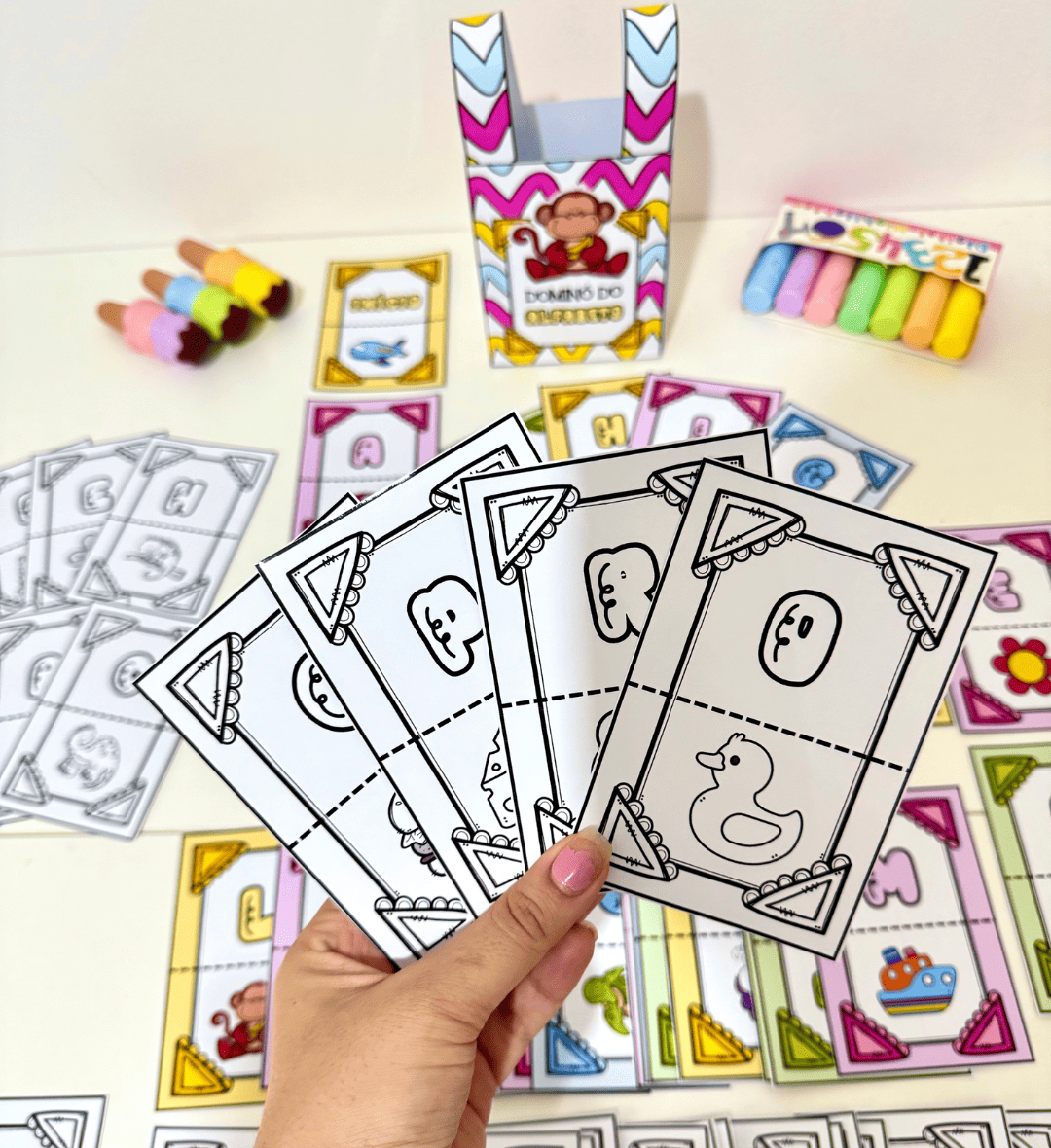 Dominó do Alfabeto em PDF para Imprimir e Colorir — amostra 1: Dominó do Alfabeto para explorar as letras brincando