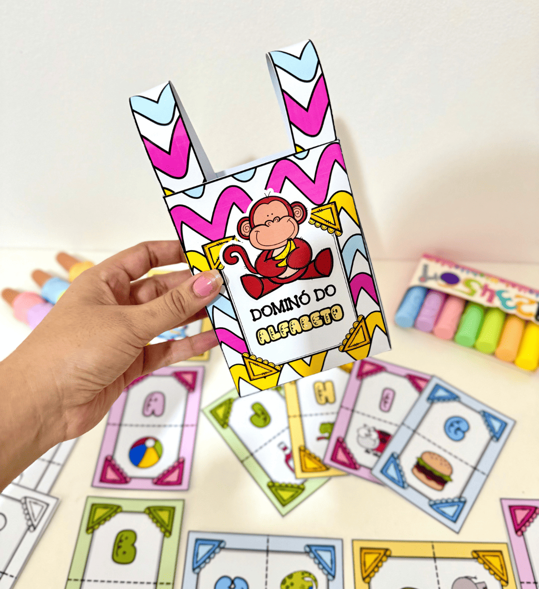 Dominó do Alfabeto em PDF para Imprimir e Colorir — amostra 2: O que vem no material