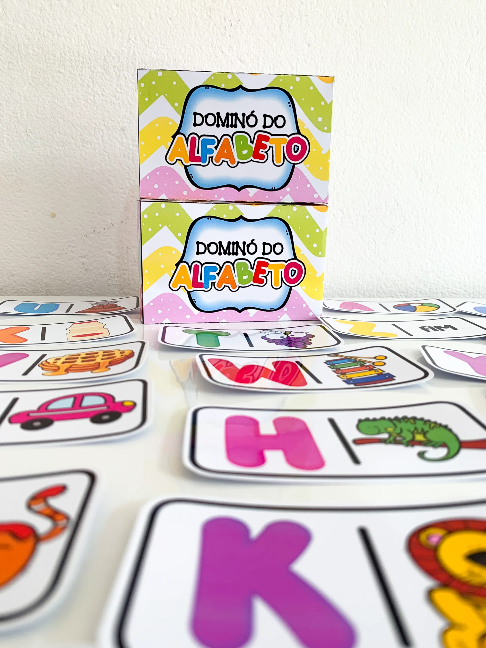 Dominó do Alfabeto na Caixinha — amostra 1: Jogo de dominó do alfabeto em caixinha, com tutorial de montagem Dominó do Alfabeto na Caixinha — amostra 1: Jogo de dominó do alfabeto em caixinha, com tutorial de montagem