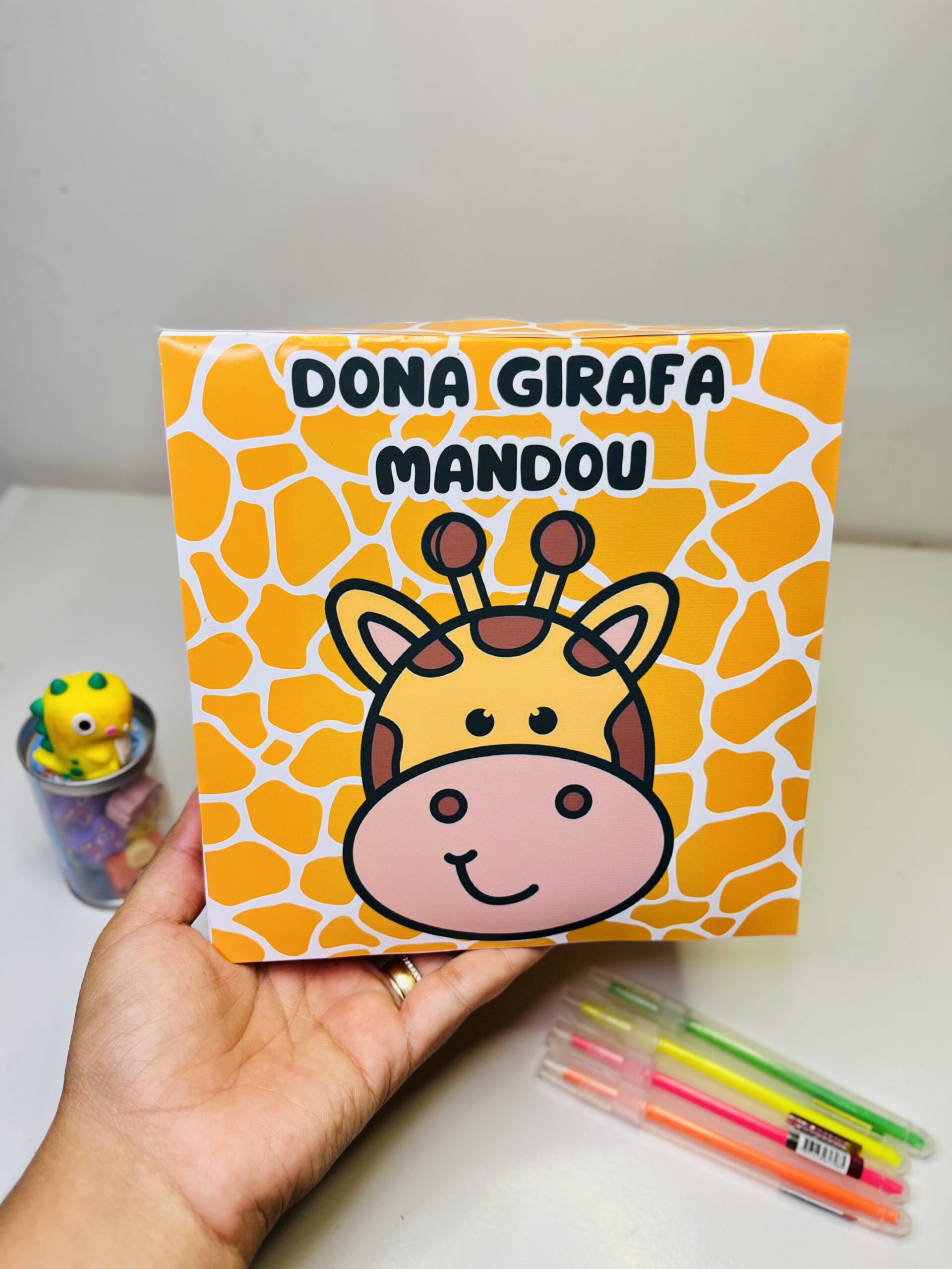 Dona girafa mandou – Material Pedagógico — amostra 2: Formato e entrega Dona girafa mandou – Material Pedagógico — amostra 2: Formato e entrega