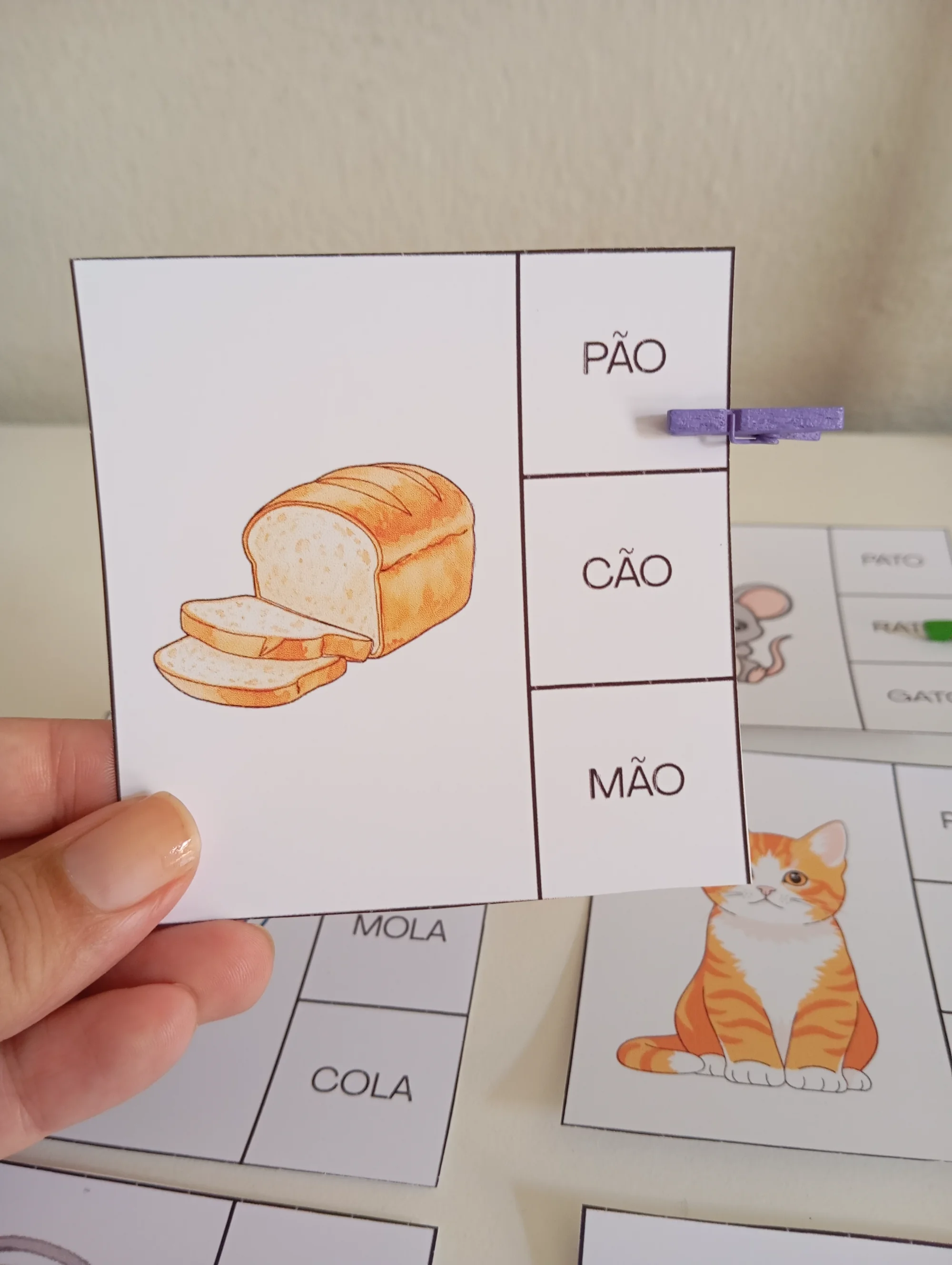 ENCONTRE A PALAVRA CORRESPONDENTE – JOGO DE LEITURA- ALFABETIZAÇÃO — amostra 2: Com o material Encontre a Palavra…