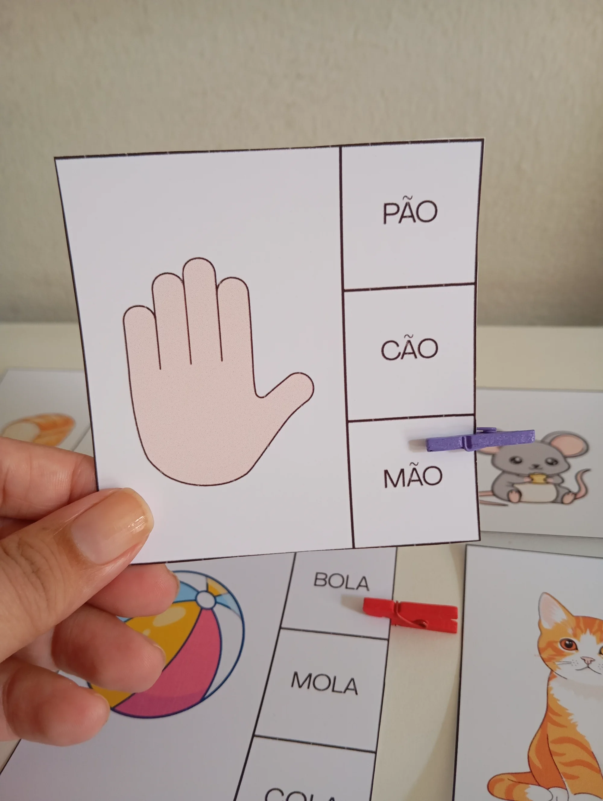 ENCONTRE A PALAVRA CORRESPONDENTE – JOGO DE LEITURA- ALFABETIZAÇÃO — amostra 3: Com o material Encontre a Palavra…