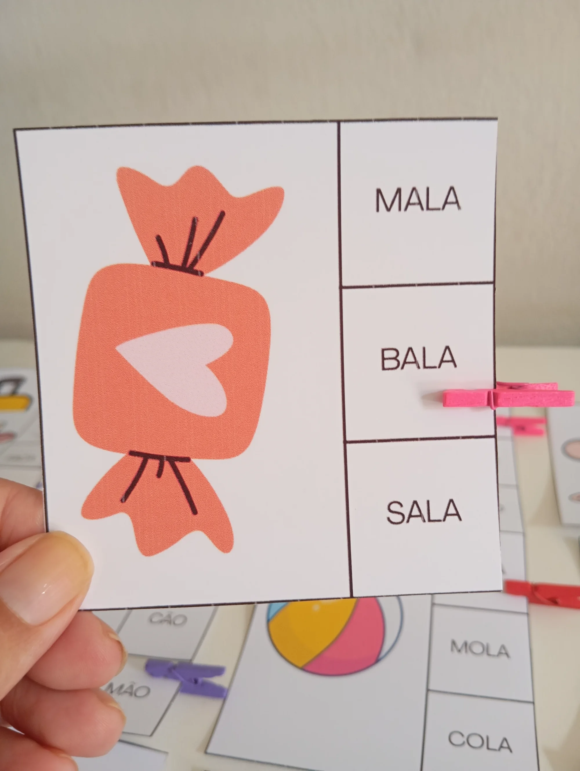 ENCONTRE A PALAVRA CORRESPONDENTE – JOGO DE LEITURA- ALFABETIZAÇÃO — amostra 6: Com o material Encontre a Palavra…