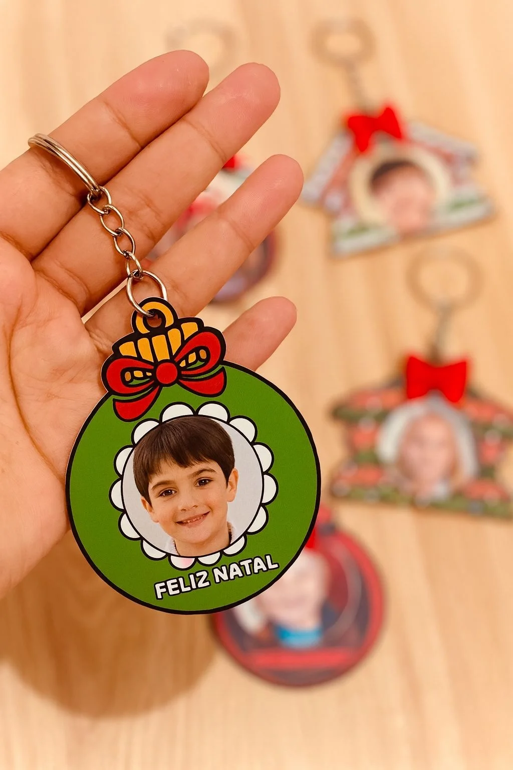 Enfeite de árvore ou chaveiro lembrancinha de Natal — amostra 3: *Chaveiro ou Enfeite de Natal Personalizado* – Vermelho e…