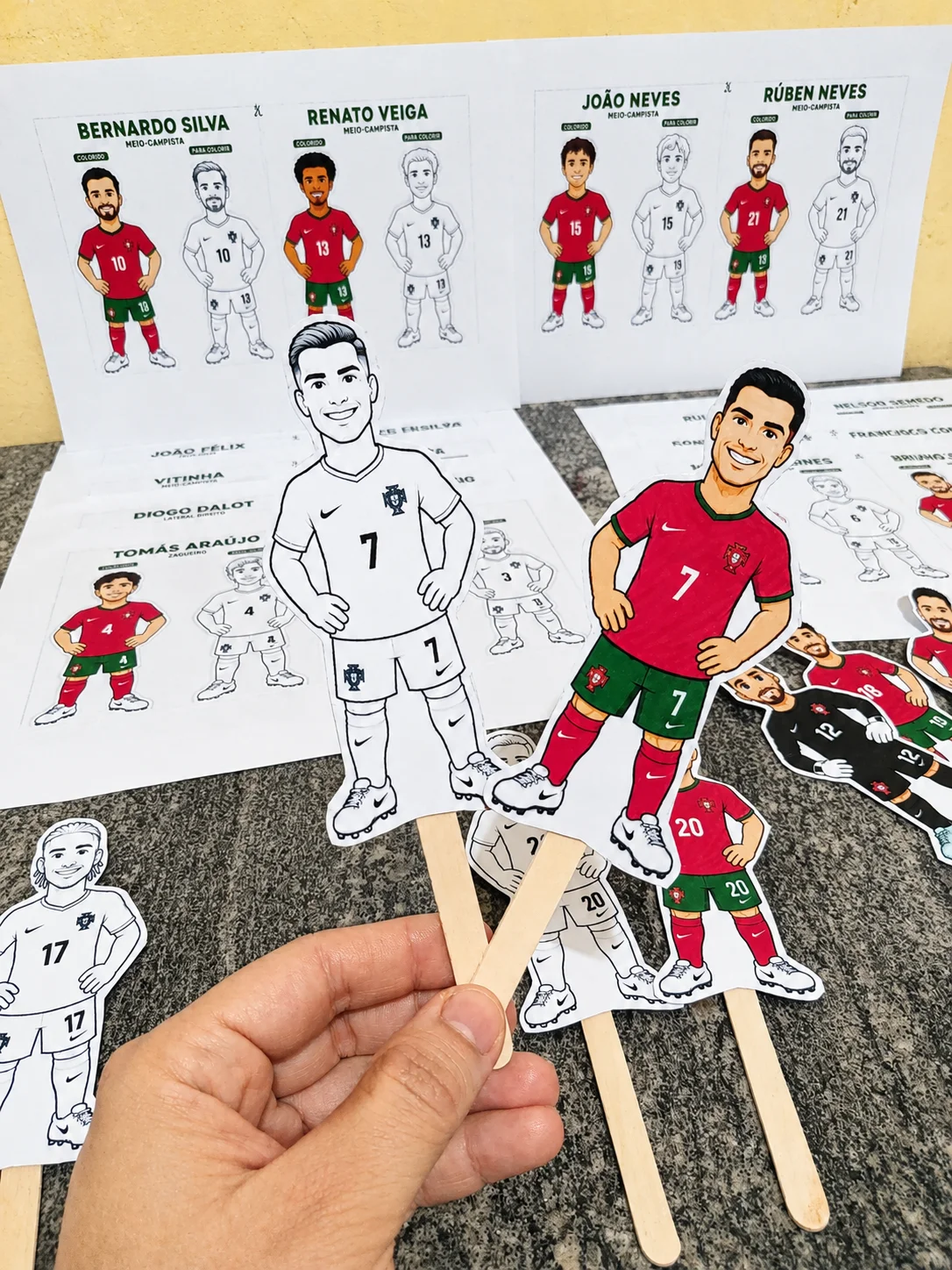 Fantoches no Palito - Seleção de Portugal — amostra 1: Personagens da Seleção de Portugal 2026 🇵🇹 Arquivo digital com os… Fantoches no Palito - Seleção de Portugal — amostra 1: Personagens da Seleção de Portugal 2026 🇵🇹 Arquivo digital com os…