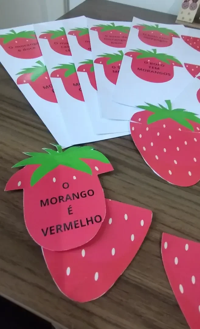 fichas de leitura em forma de morango pdf para imprimir — amostra 4: Fichas de leitura "Morangos da Leitura" com frases…