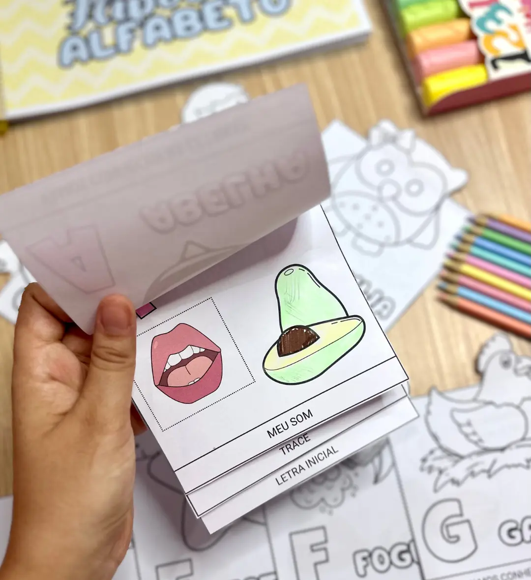 Flipbook do Alfabeto: 52 Páginas para Colorir e Aprender — amostra 1: Flipbook do Alfabeto para a alfabetização