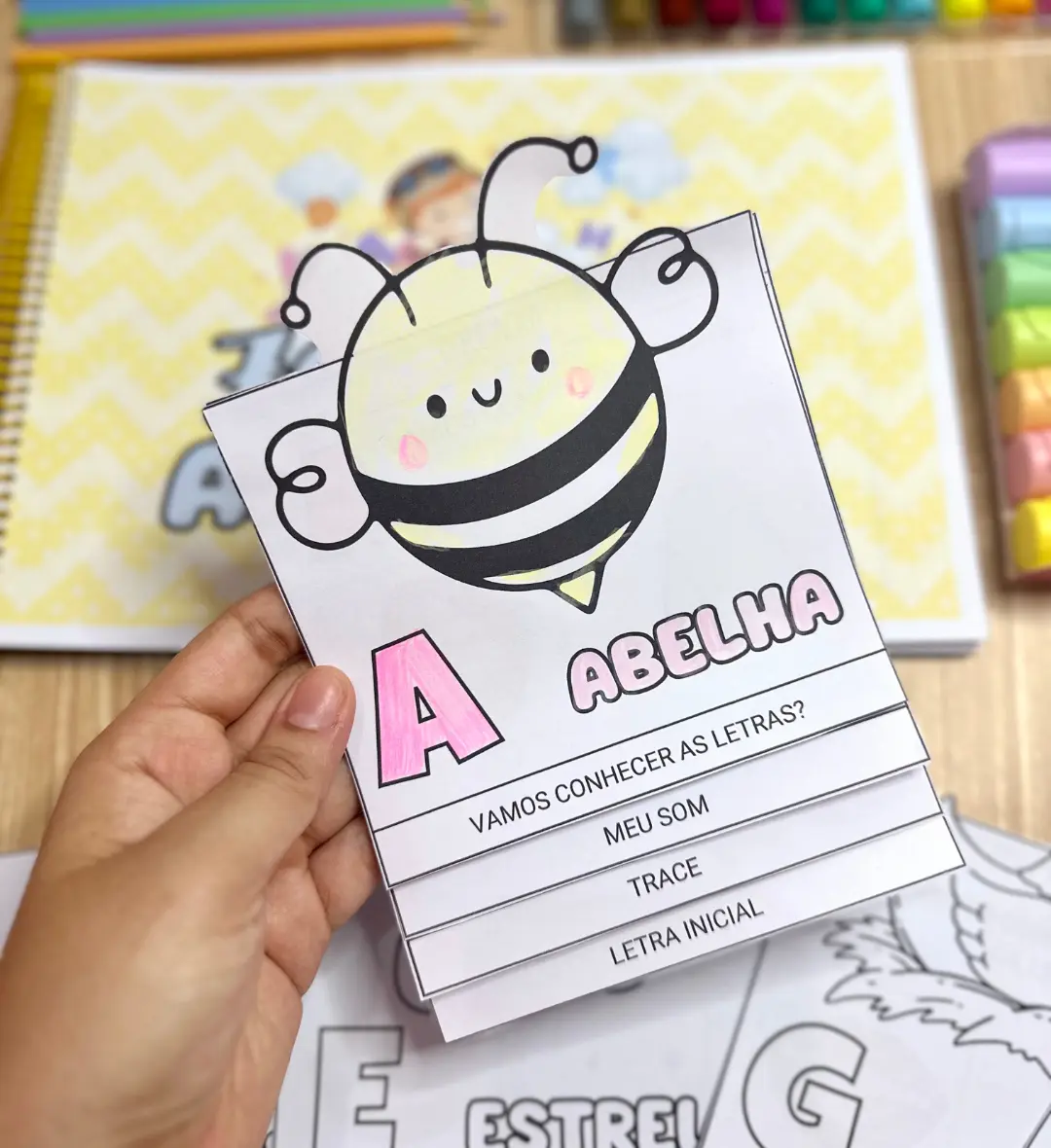 Flipbook do Alfabeto: 52 Páginas para Colorir e Aprender — Alfabetização para Educação Infantil: Explore todas as letras…