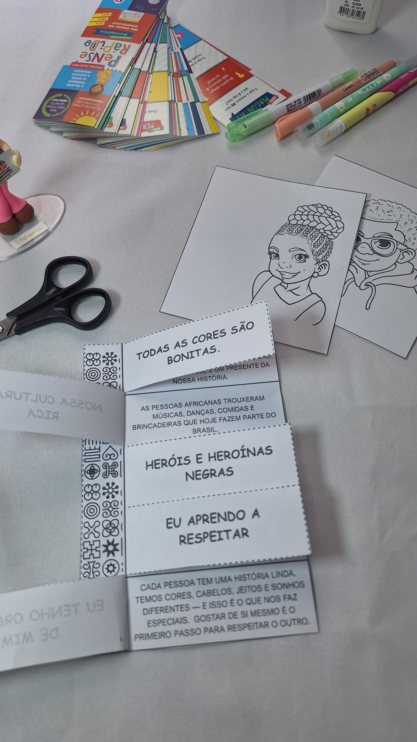 🖤📚 Flipbook, Lapbook e Coração da Consciência Negra — amostra 4: 🖤 Flipbook, Lapbook e coração interativo da Consciência…