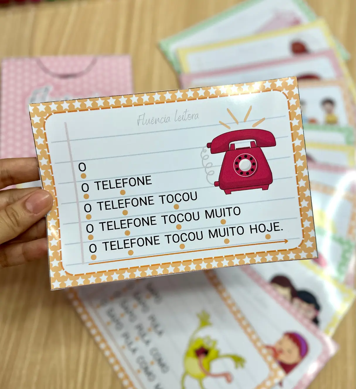 Fluência leitora: 14 fichas de leitura para alfabetização — amostra 2: O que vem no material