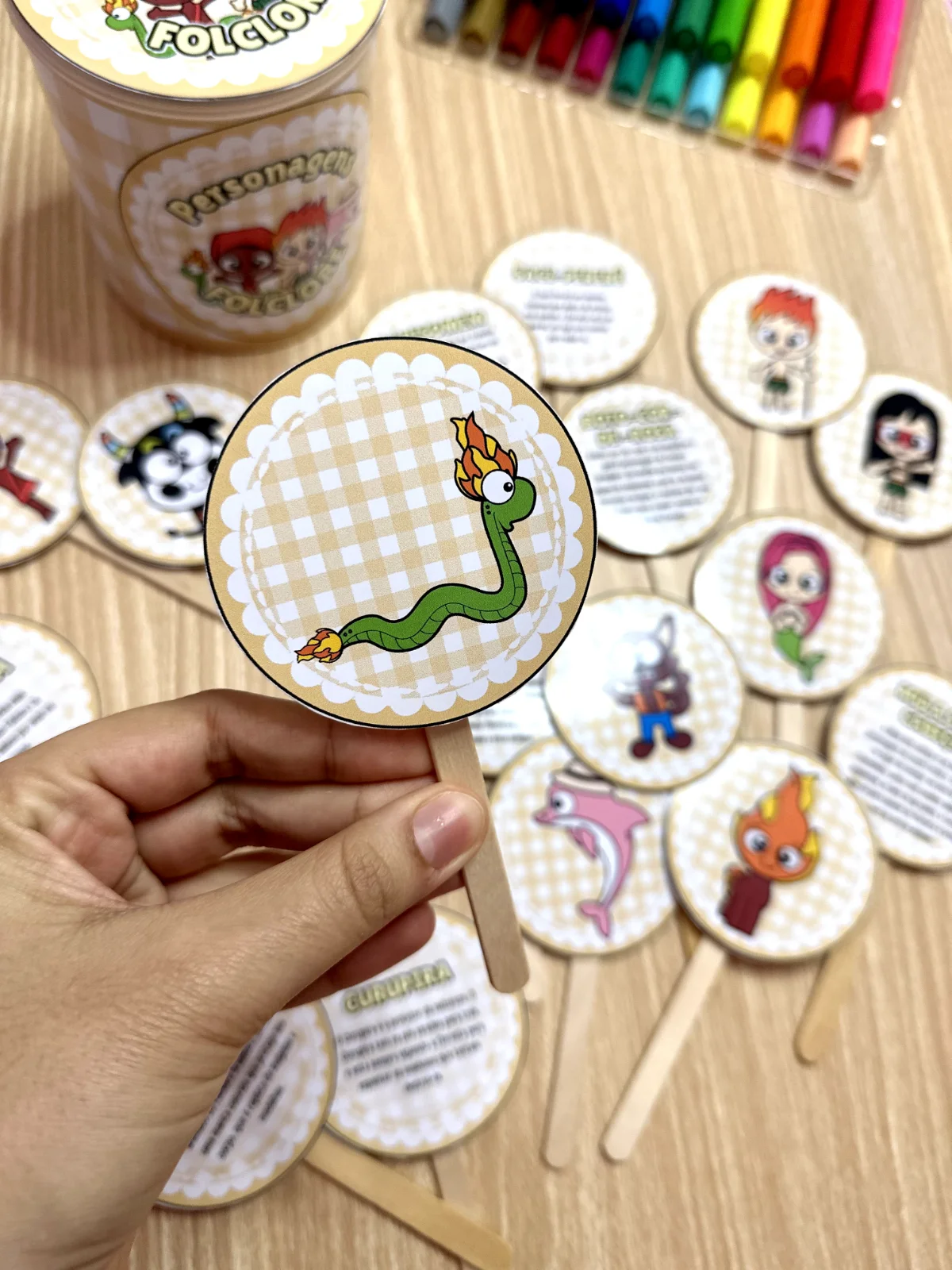 Folclore Brasileiro - Personagens na Lata — amostra 6: Apresente os principais personagens do Folclore Brasileiro de forma…