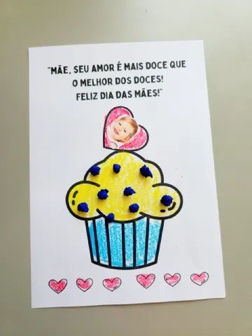 Folhinha Mamae Doce Cupcake – PDF para Imprimir | Educação Infantil — amostra 1: UM PRESENTE DOCE COMO O AMOR DE MÃE