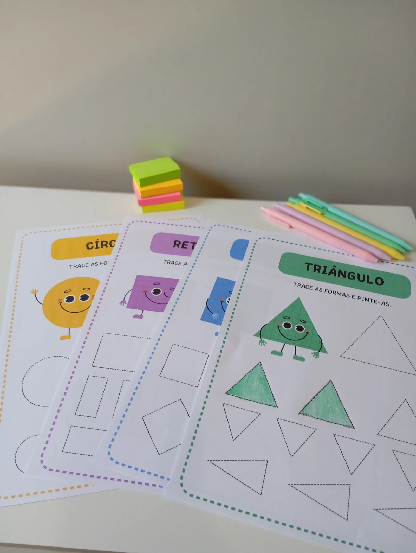 Formas Geométricas – Livro de Exercícios para Educação Infantil — amostra 1: Livro de exercícios de formas geométricas com…