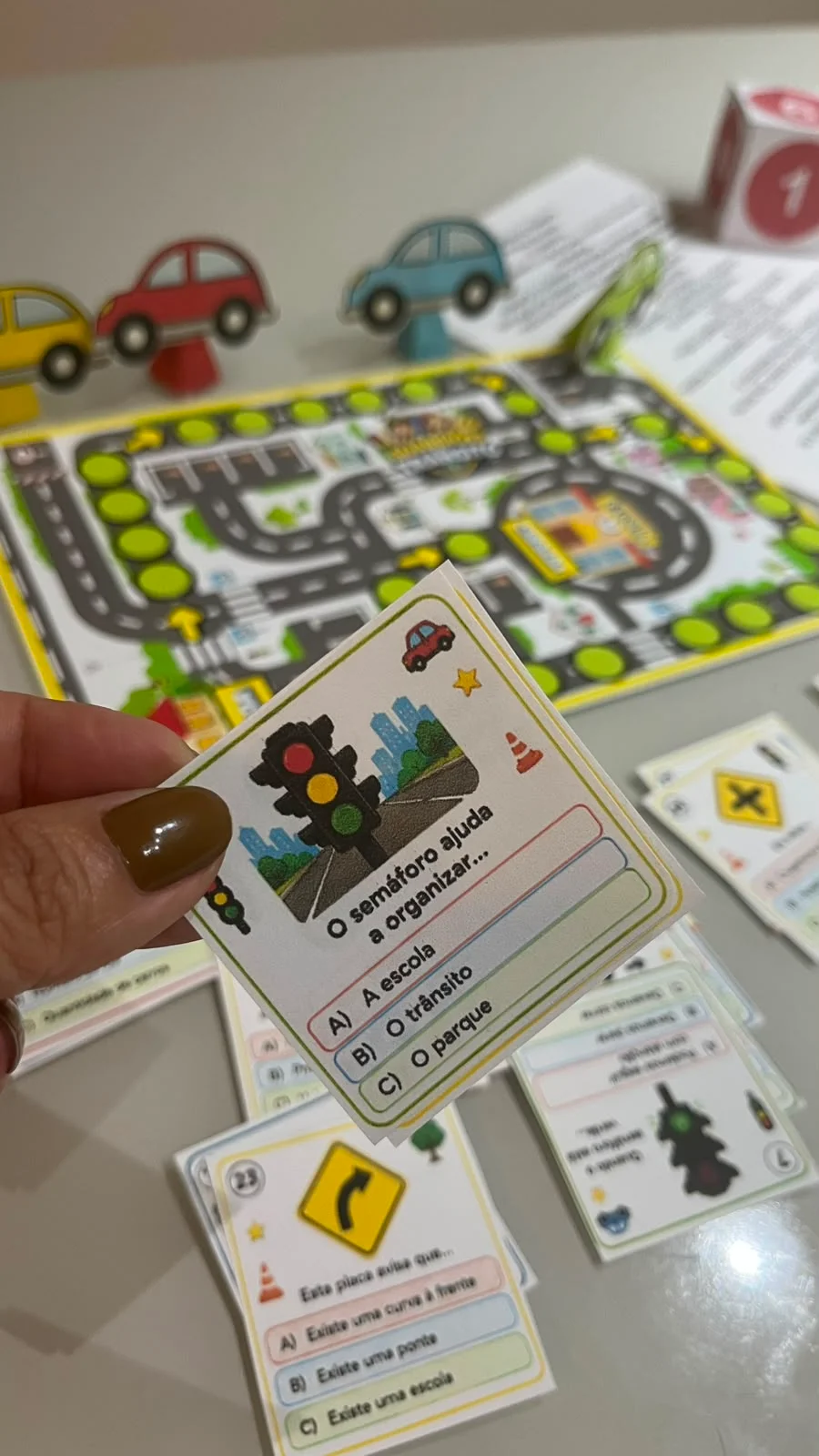 GUARDIÕES DO TRÂNSITO - JOGO DE EDUCAÇÃO NO TRÂNSITO — amostra 3: Este recurso pedagógico apresenta atividades lúdicas para…