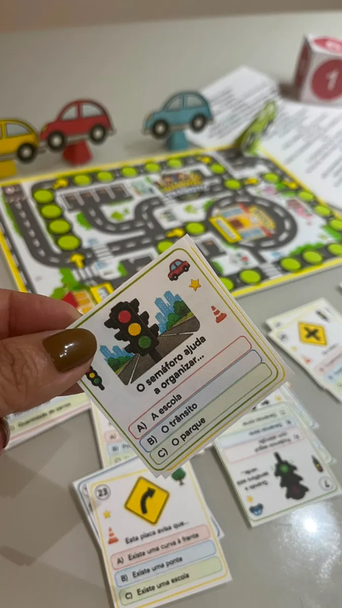 Guardiões do Trânsito - Jogo de Trilha: Ensino Fundamental — amostra 2: Um jogo pedagógico criado para transformar a…