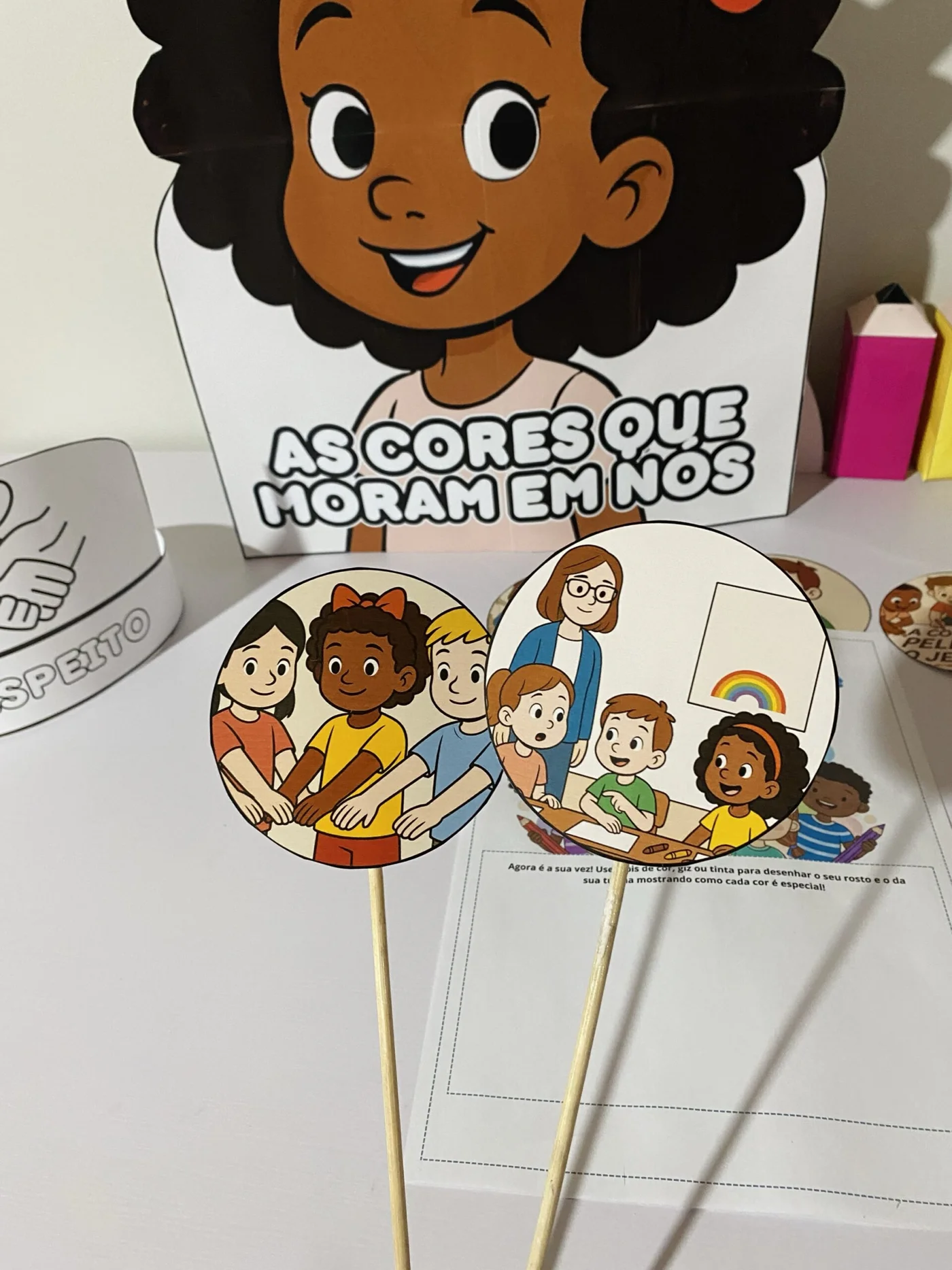 História As cores que moram em nós — amostra 2: 🖍 As Cores que Moram em Nós 🎨 Uma história encantadora para trabalhar com…