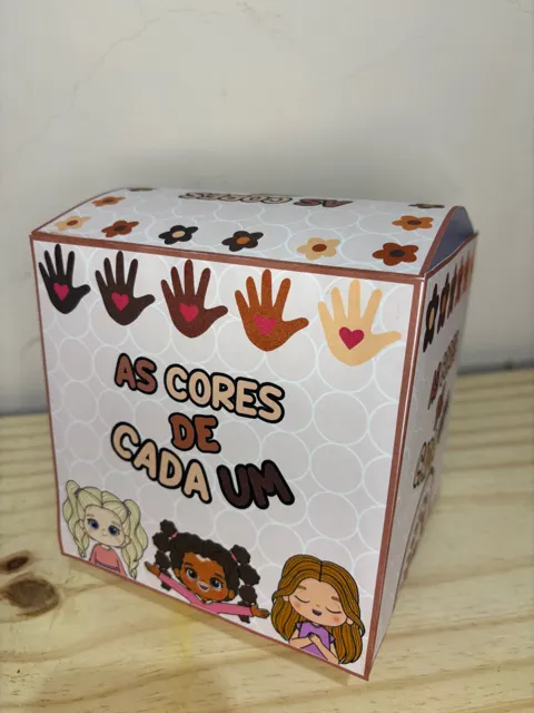 História na caixa As cores de cada um — capa do material