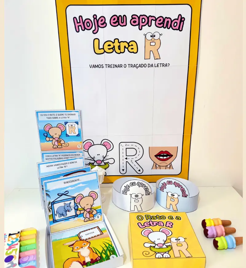 História na Caixa Letra R: kit com cartaz e coroas — amostra 2: O que vem no material