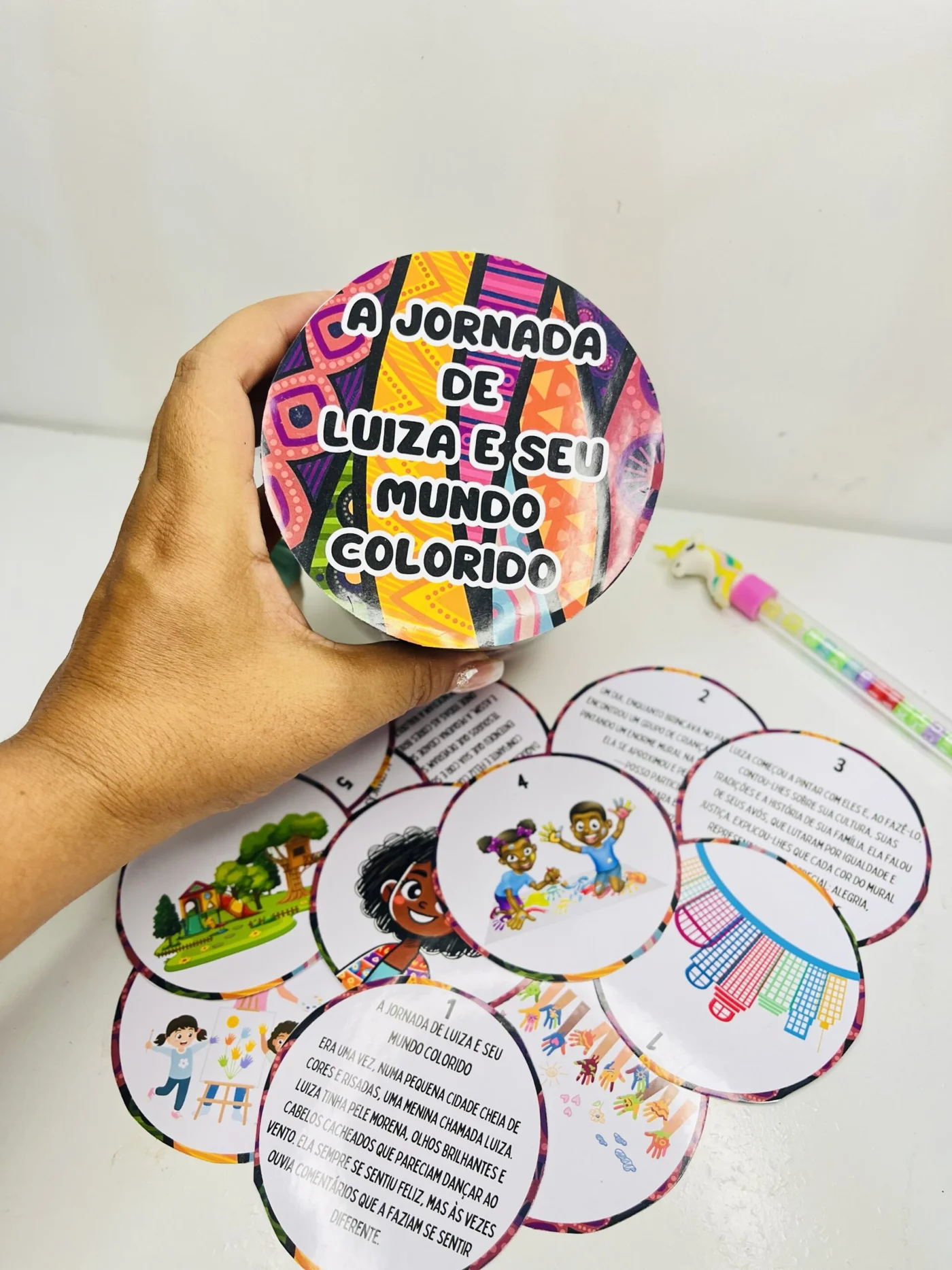 HISTÓRIA NA LATA A jornada de Luiza e seu mundocolorido. — amostra 1: HISTÓRIA NA LATA A jornada de Luiza e seu mundo…