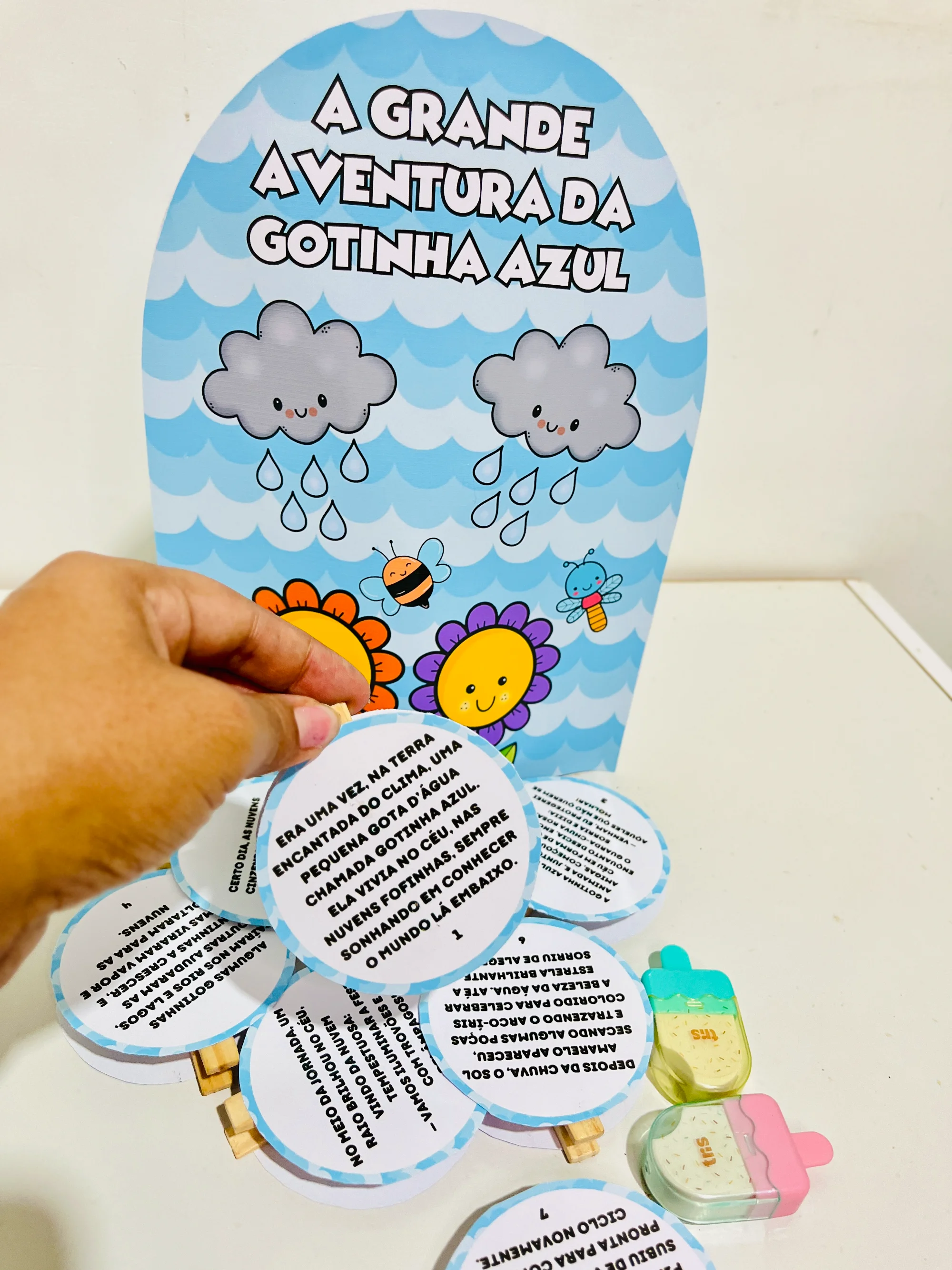 História na Luva – A Grande Aventura da Gotinha Azul | Ciclo da Água — amostra 2: História pedagógica interativa que…