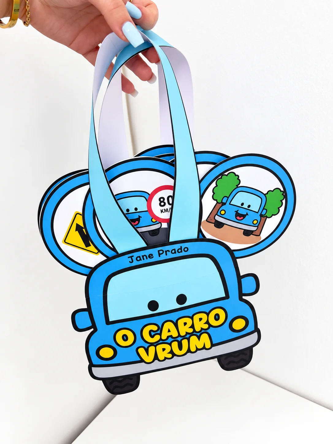 História O Carro Vrum – Sacola Interativa com Palitoches — amostra 1: Sacola História “O Carro Vrum”, de Jane Prado, com 7…