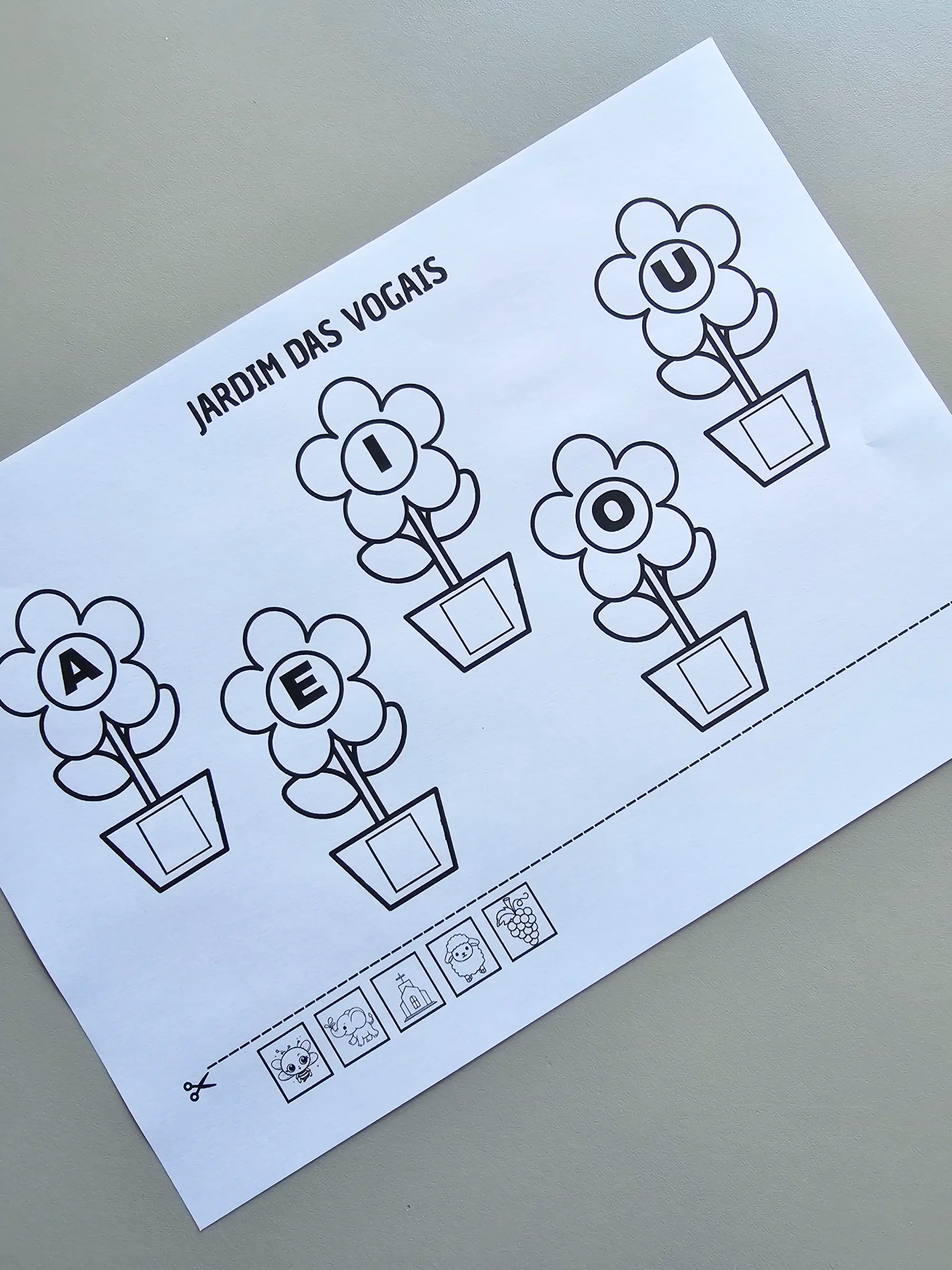 🌸🔤 JARDIM DAS VOGAIS – APRENDER BRINCANDO- ALFABETIZAÇÃO — amostra 1: No Jardim das Vogais , cada flor representa uma…