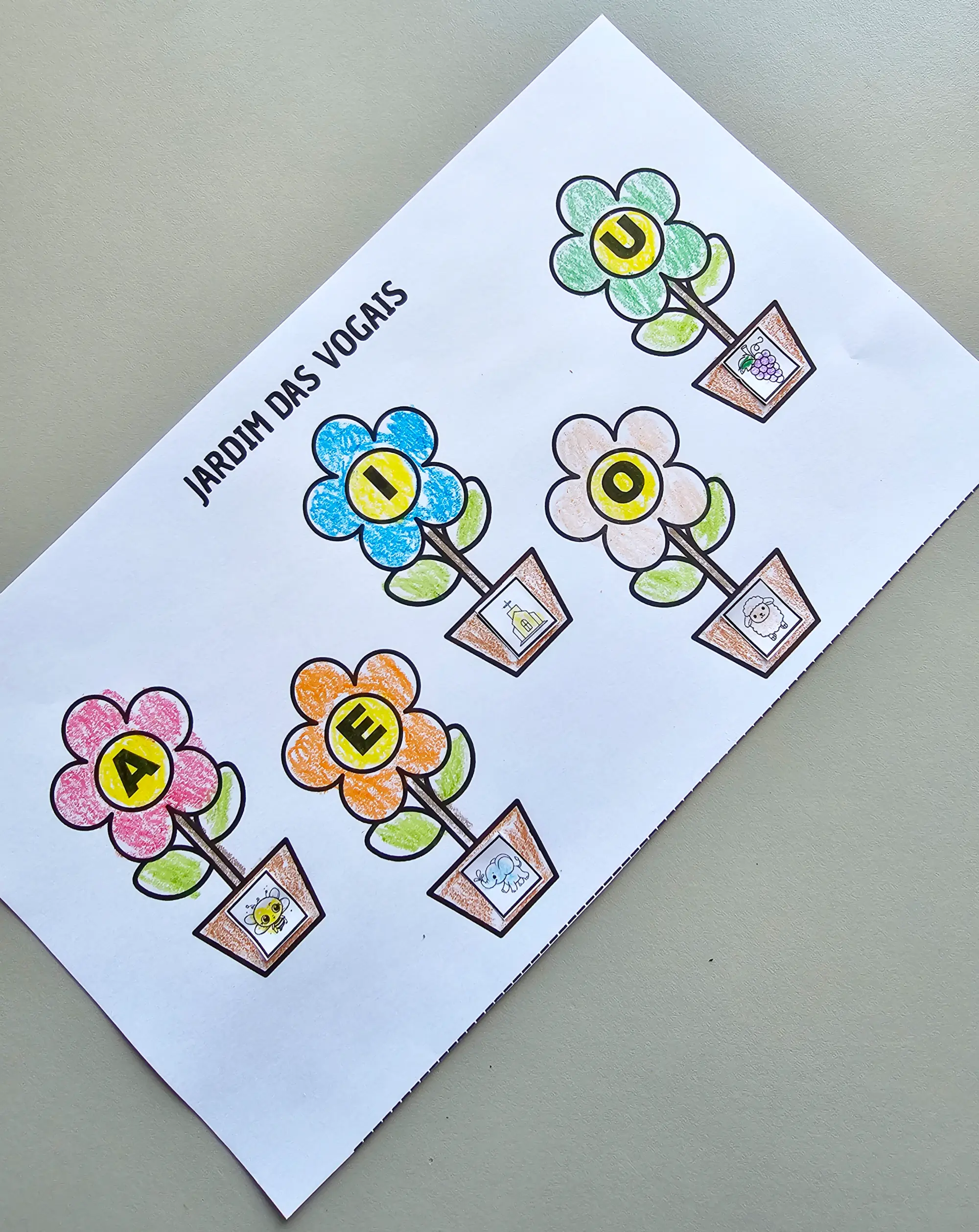 🌸🔤 JARDIM DAS VOGAIS – APRENDER BRINCANDO- ALFABETIZAÇÃO — amostra 2: No Jardim das Vogais , cada flor representa uma…