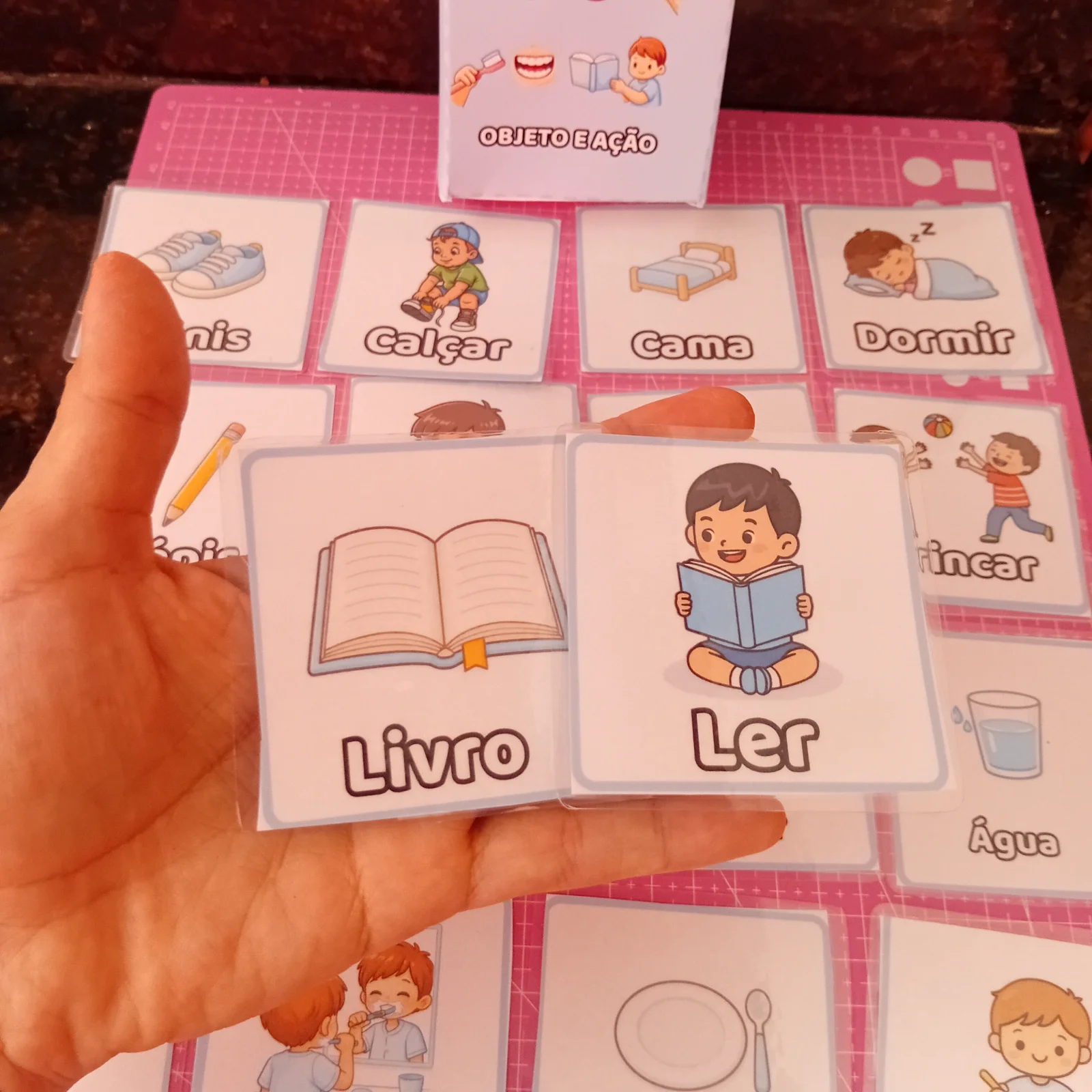 Jogo da Associação – Objeto e Ação | 9 Pares de Cartas — amostra 1: Jogo da Associação com 9 pares de cartas para a criança…