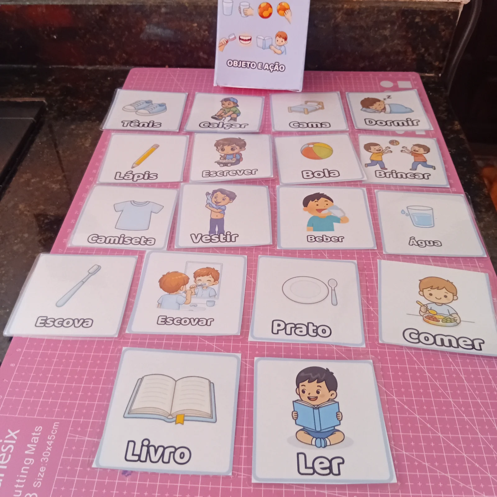 Jogo da Associação – Objeto e Ação | 9 Pares de Cartas — amostra 2: Jogo da Associação com 9 pares de cartas para a criança…