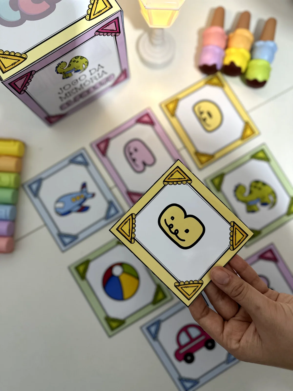 Jogo da Memoria do Alfabeto com caixa e fichas ilustradas — amostra 6: Jogo da Memória do Alfabeto com caixa e fichas…