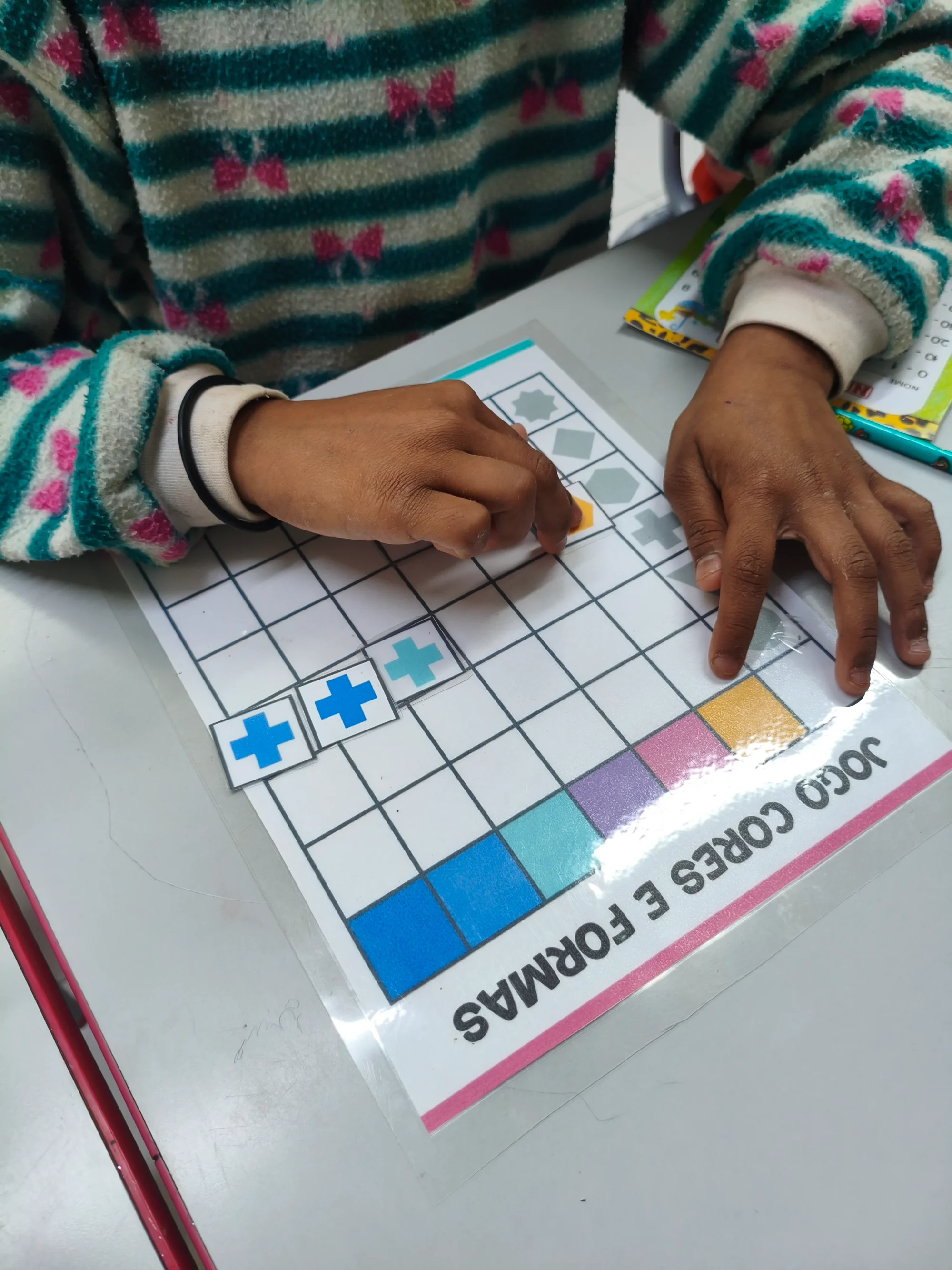 Jogo das Cores e Formas para Educação Infantil — amostra 1: Atividade pedagógica para trabalhar cores e formas geométricas,…