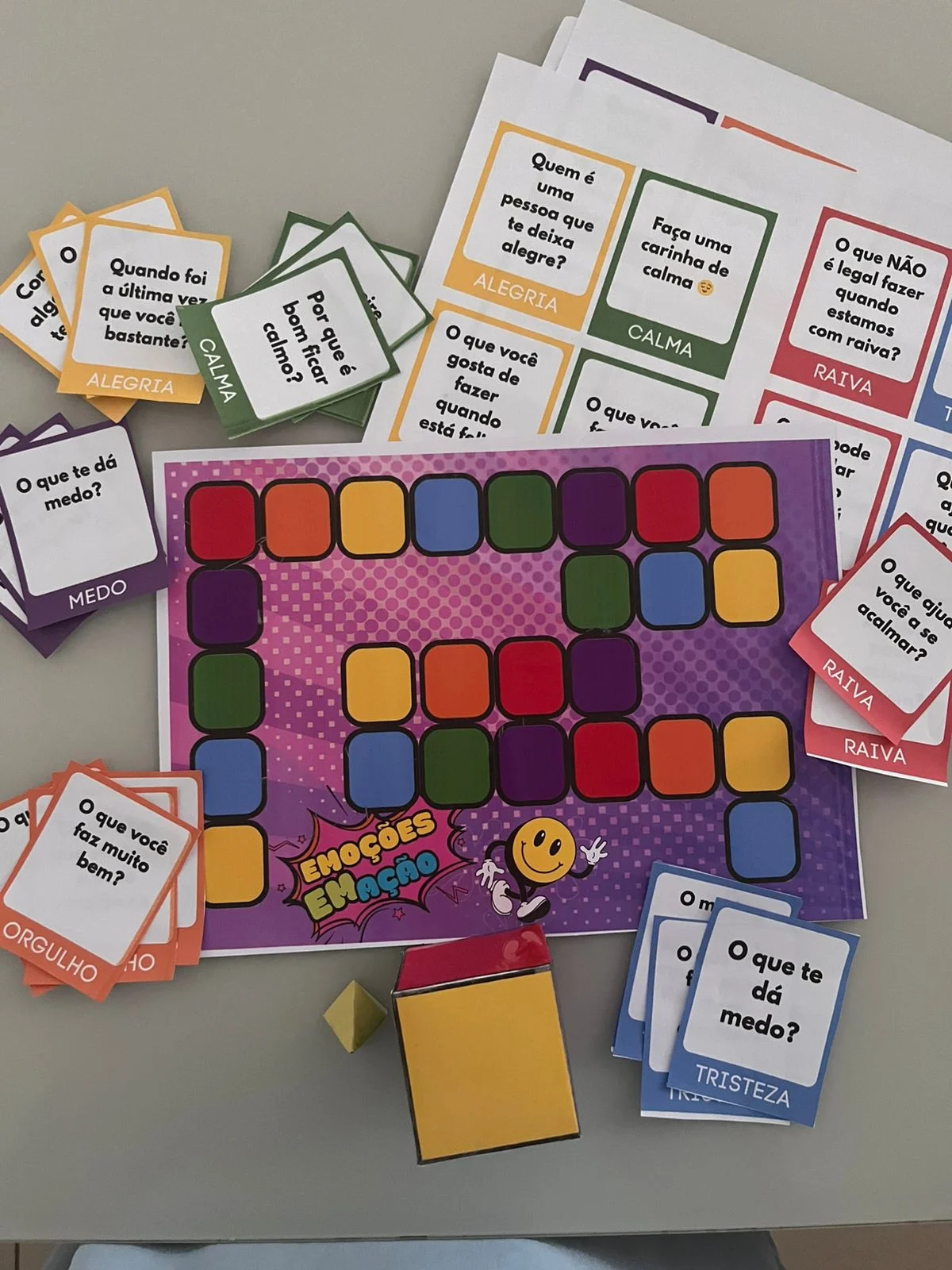 JOGO DAS EMOÇÕES – Atividades para Imprimir — amostra 1: O que vem no material