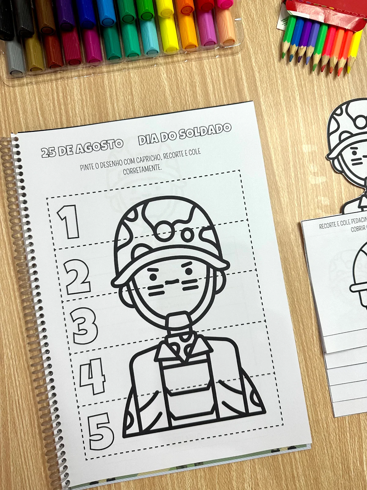 Kit Apostila de atividades + Flipbook - Dia do Soldado — amostra 6: Pintura respeitando os limites do desenho Texto para…