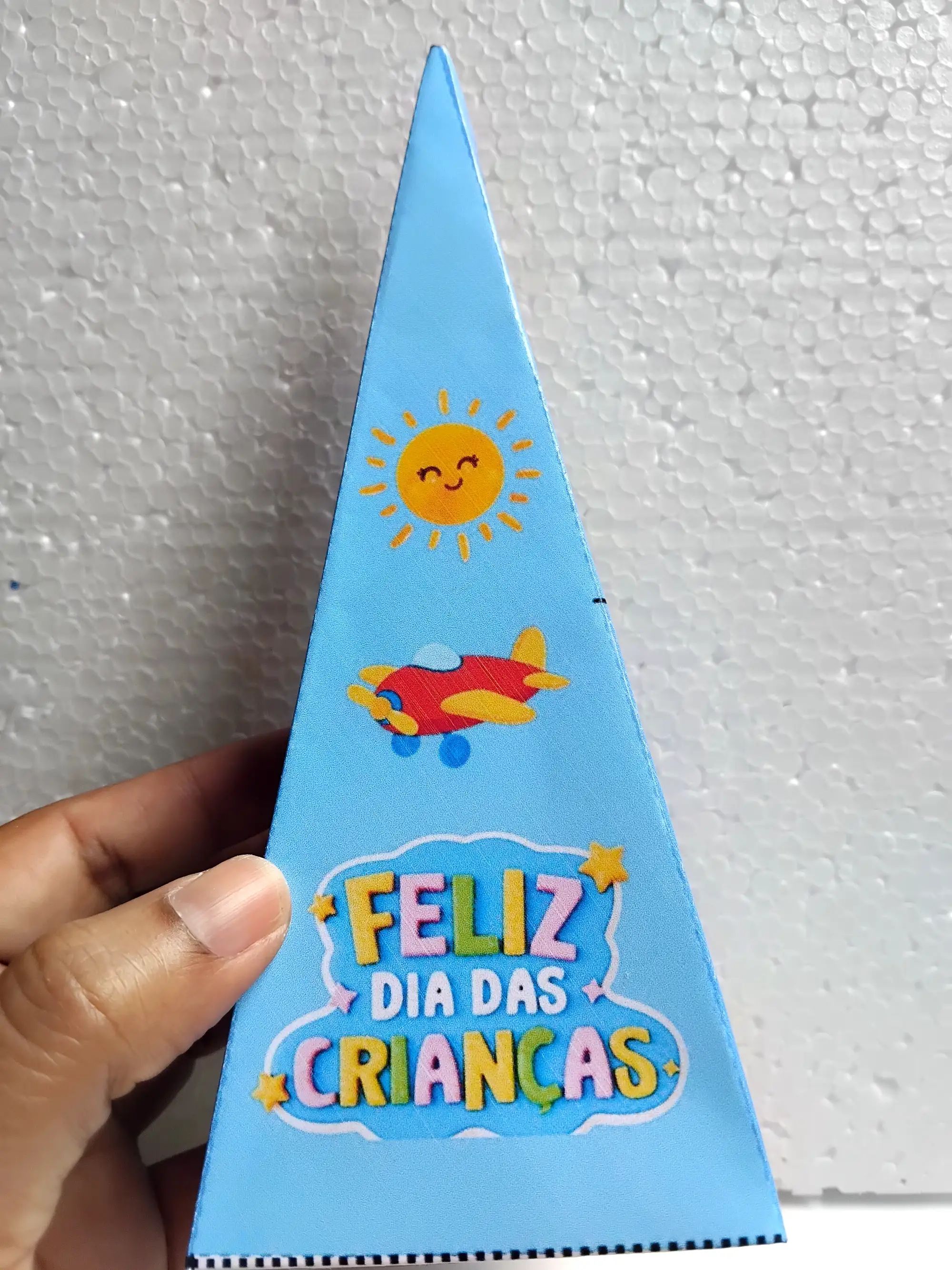Kit Caixinhas Dia das Crianças para Imprimir – Moldes Pirâmide e Milk. — amostra 1: Deixe a comemoração do Dia das Crianças…