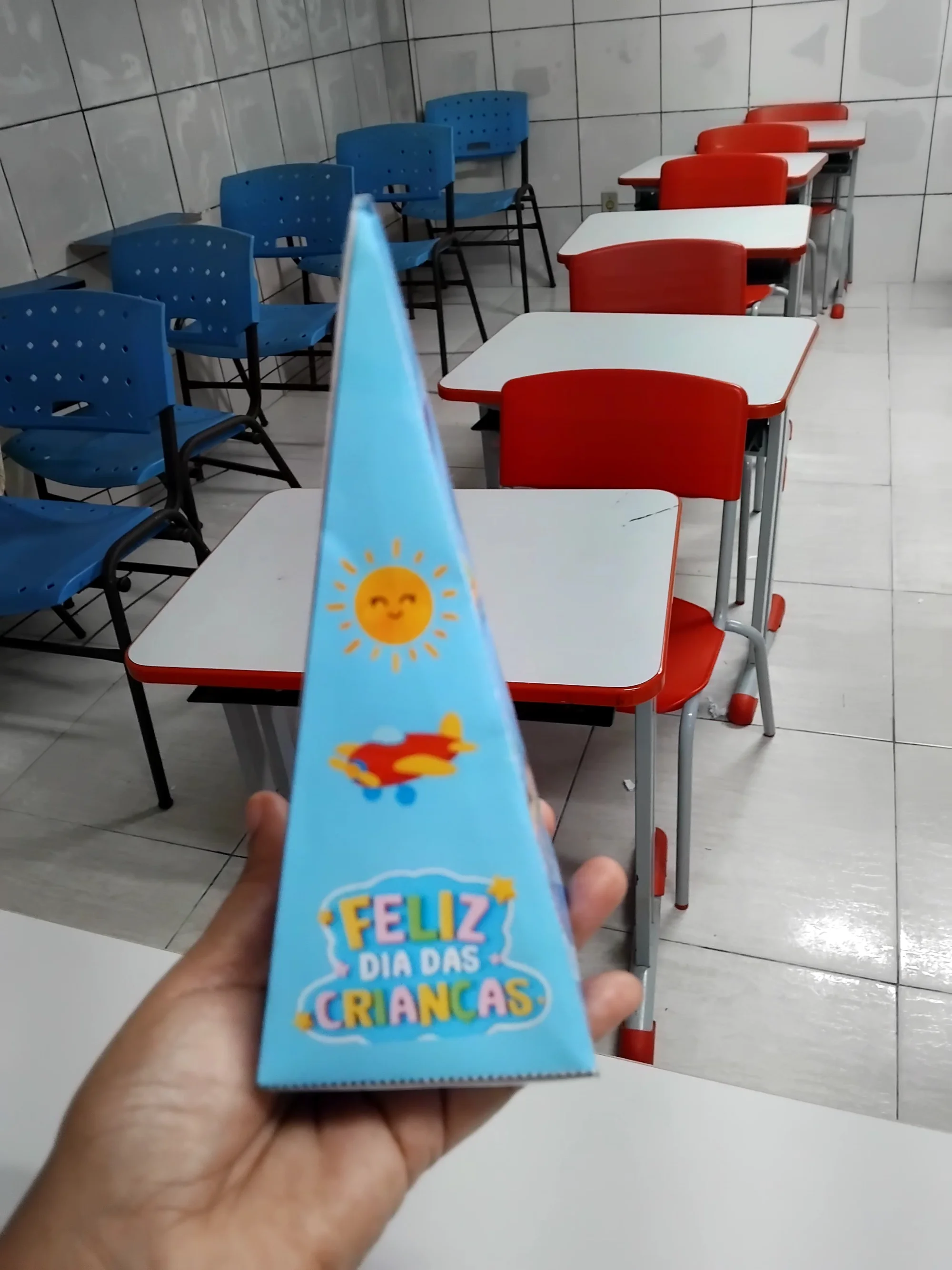 Kit Caixinhas Dia das Crianças para Imprimir – Moldes Pirâmide e Milk. — amostra 3: Kit digital com 9 modelos coloridos de…