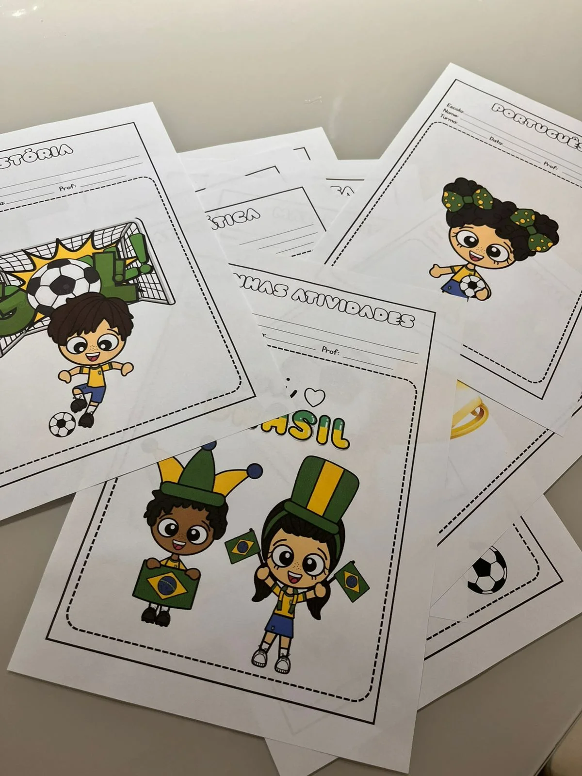 Kit Capas de Caderno - Copa do mundo – PDF para Imprimir — amostra 4: Transforme os cadernos dos seus alunos em um… Kit Capas de Caderno - Copa do mundo – PDF para Imprimir — amostra 4: Transforme os cadernos dos seus alunos em um…