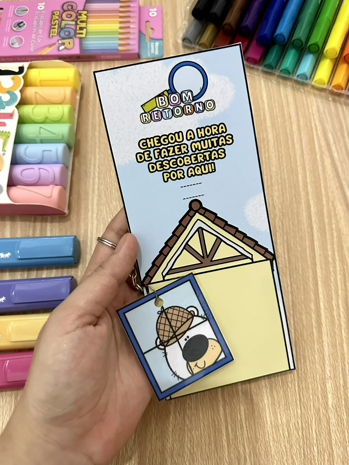 Kit Chaveiros – Lembrancinha de Volta às Aulas — amostra 1: Encante seus alunos no primeiro dia de aula com este kit de…