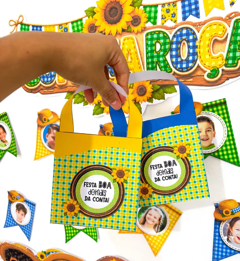 Kit Copa na Roça: Festa Junina e Copa do Mundo em PDF — amostra 5: Combine Festa Junina e futebol em uma decoração com a…