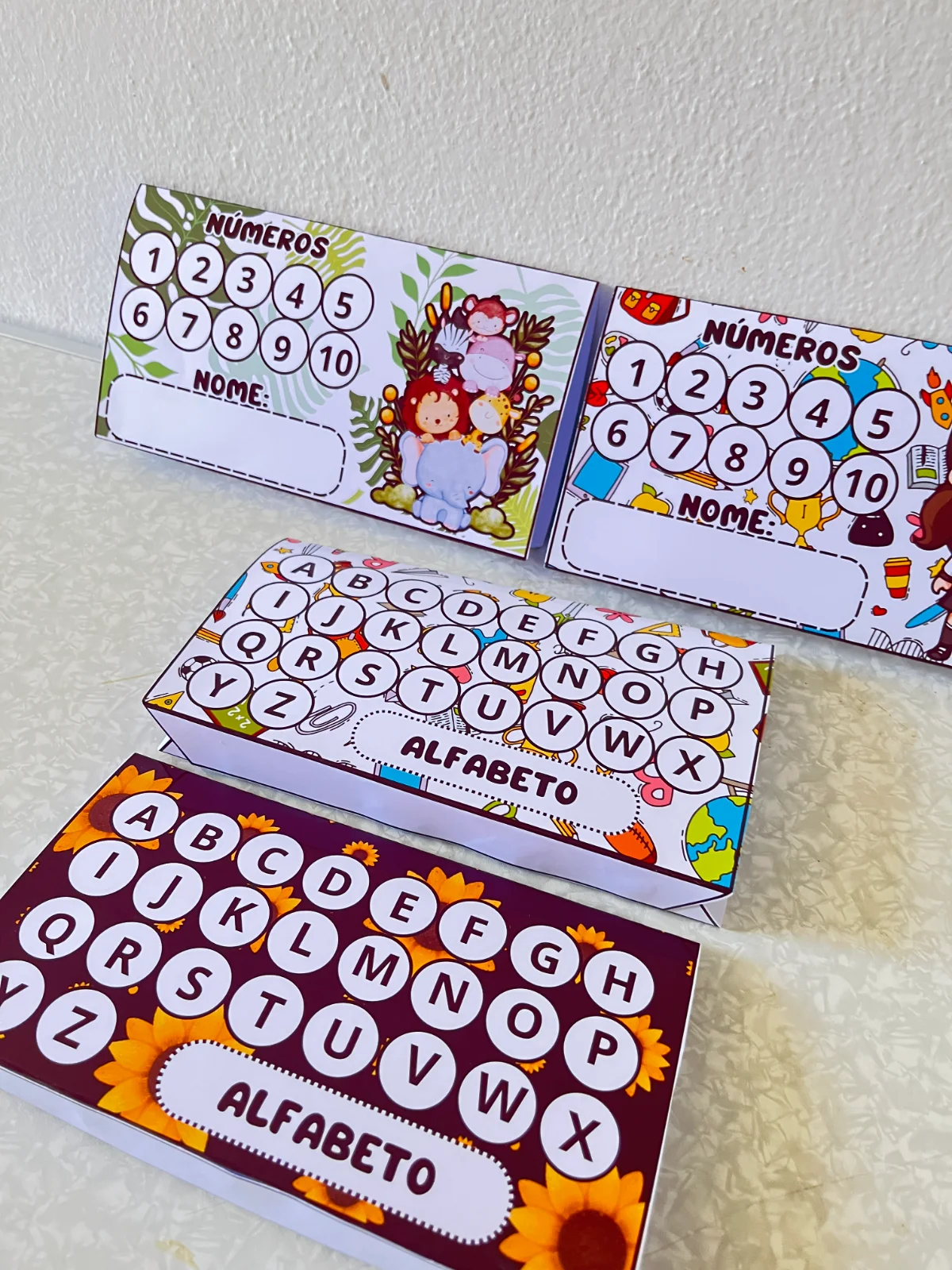 Kit Crachá de Mesa – PDF para Imprimir | Alfabetização — amostra 1: Para quem é indicado Kit Crachá de Mesa – PDF para Imprimir | Alfabetização — amostra 1: Para quem é indicado