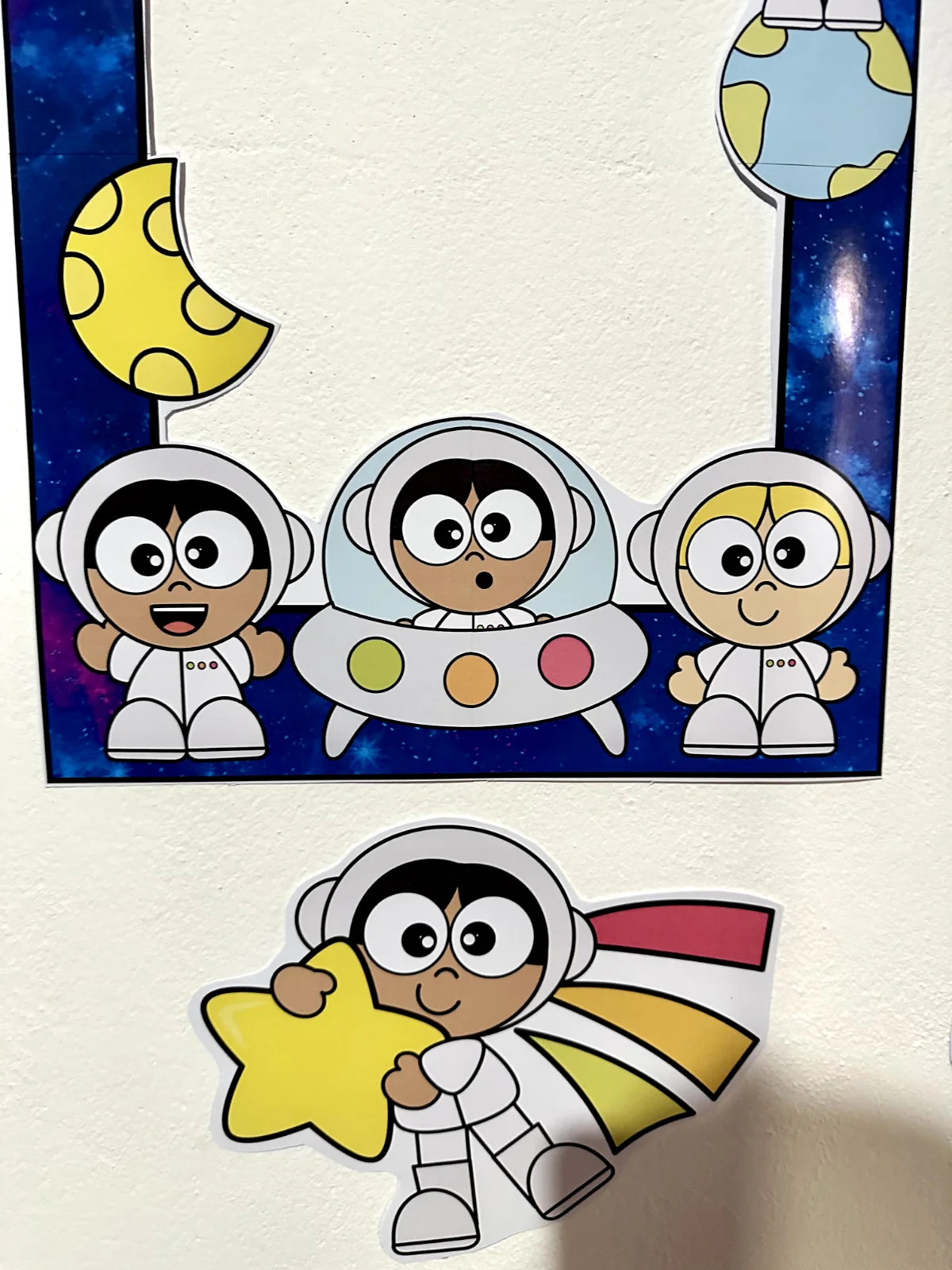 KIT DE DECORAÇÃO DE SALA DE AULA — ASTRONAUTA — amostra 5: Recurso ideal para criar um ambiente alfabetizador lúdico,… KIT DE DECORAÇÃO DE SALA DE AULA — ASTRONAUTA — amostra 5: Recurso ideal para criar um ambiente alfabetizador lúdico,…