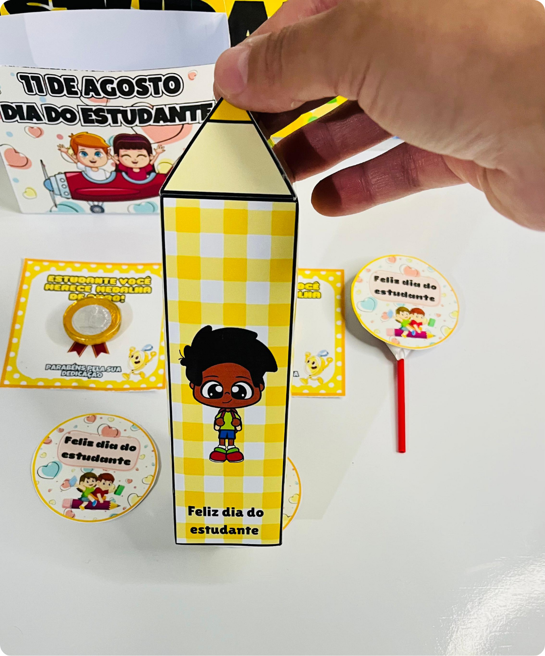 Kit de lembrancinhas do Dia do Estudante para imprimir — amostra 2: Como preparar e usar com a turma