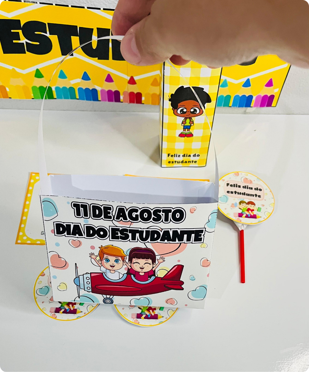 Kit de lembrancinhas do Dia do Estudante para imprimir — amostra 3: Quais itens fazem parte do PDF