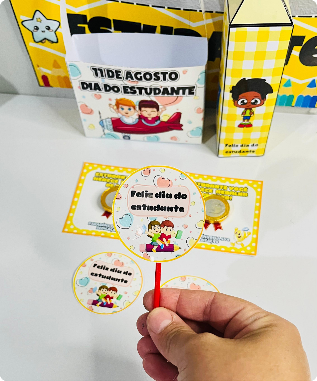 Kit de lembrancinhas do Dia do Estudante para imprimir — amostra 4: Para quem este material é indicado